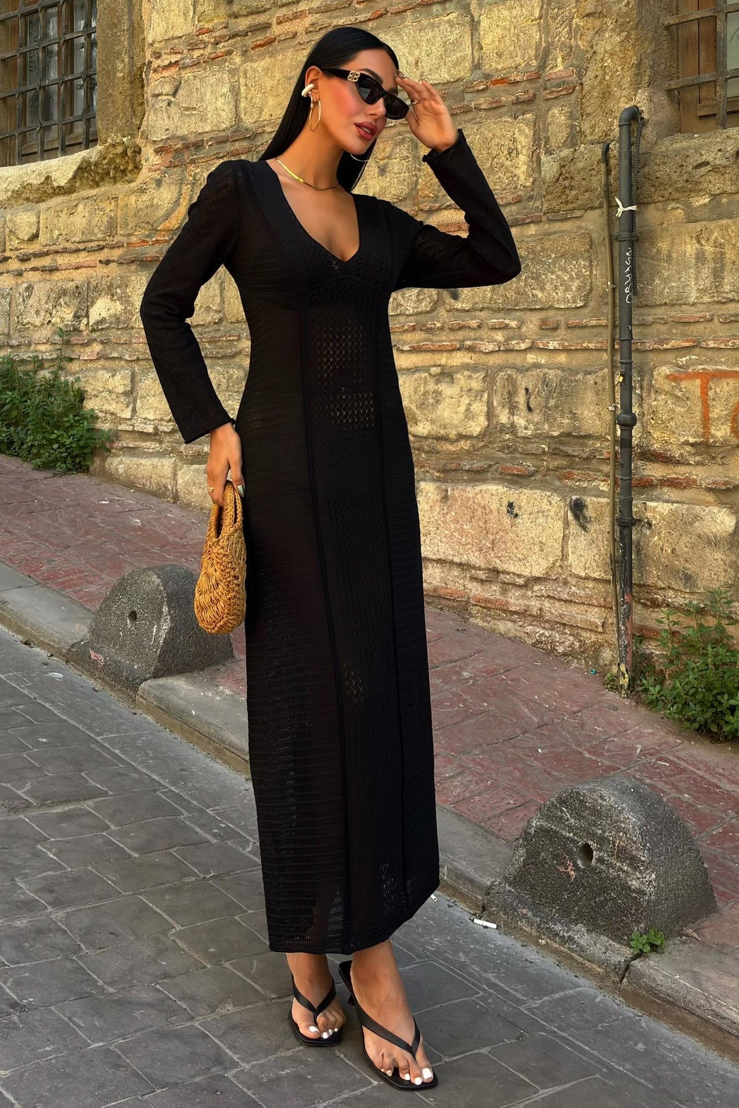 siyah-orme-uzun-v-yaka-elbise-0a76c5.jpg