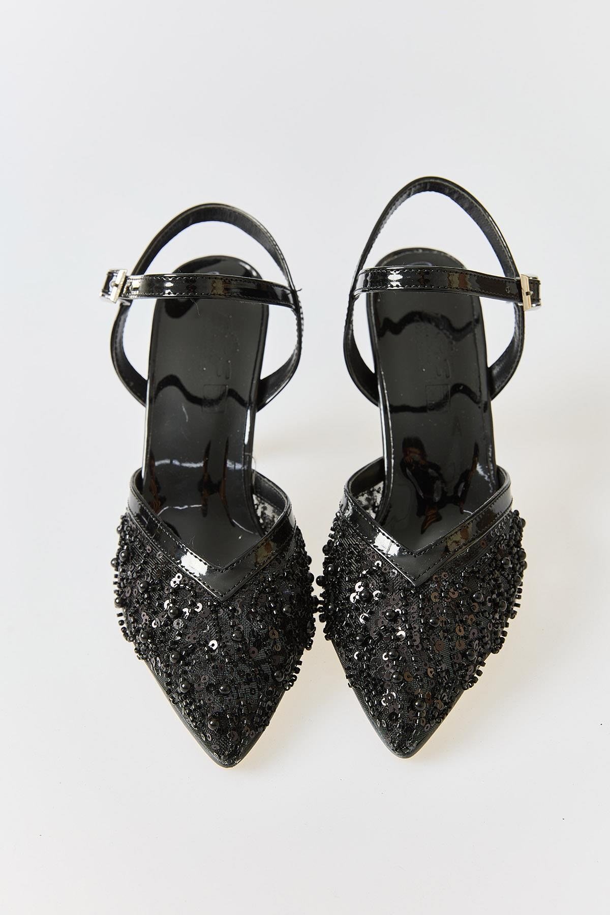 Siyah Pul Boncuk İşlemeli Stiletto