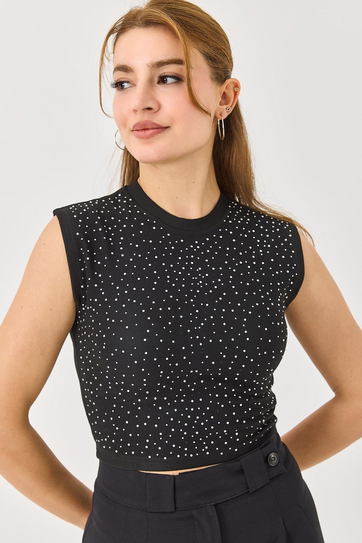 Siyah Taşlı Fitilli Crop Bluz