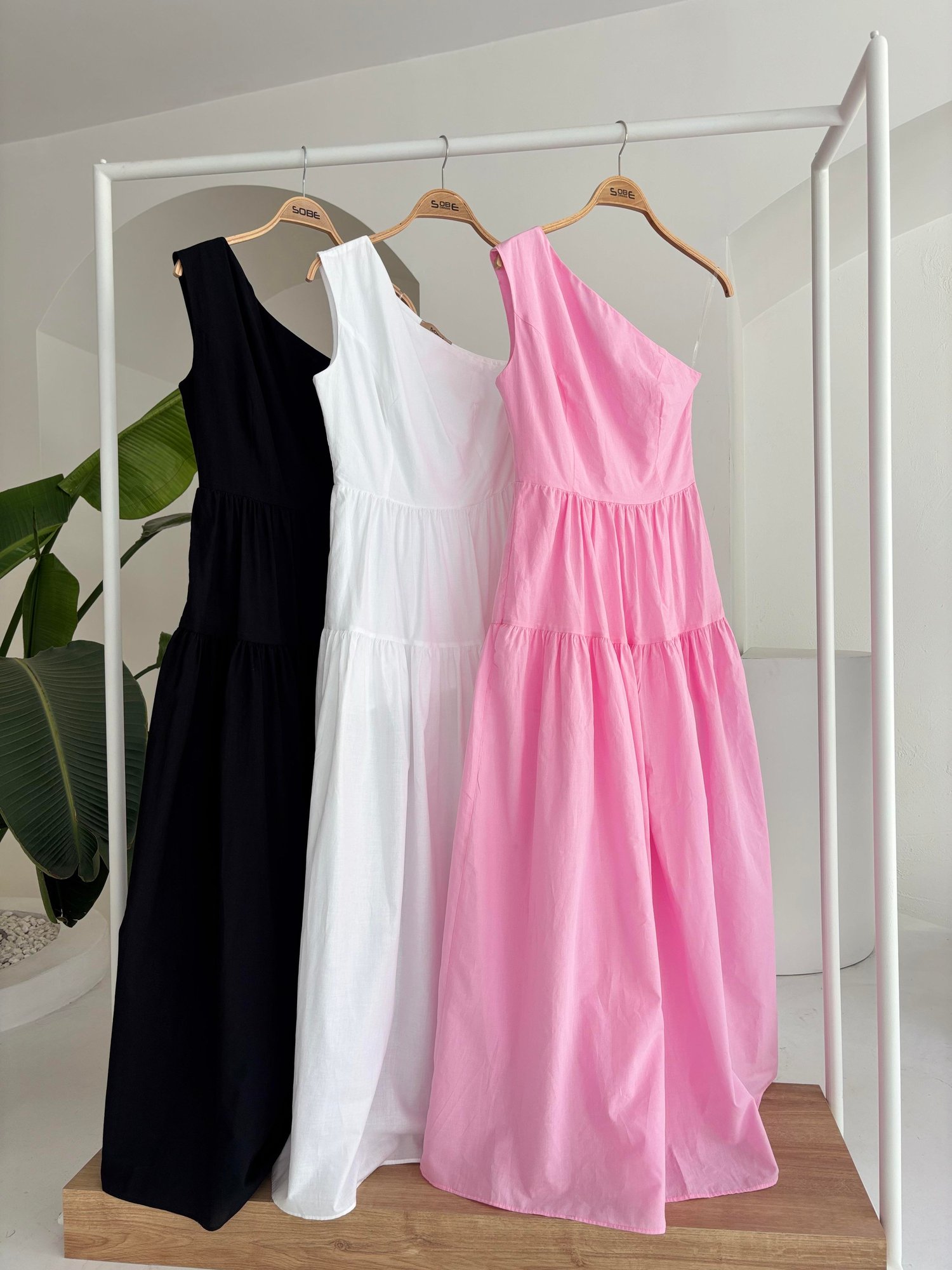 siyah-wual-tek-omuzlu-maxi-elbise--921f-.jpeg