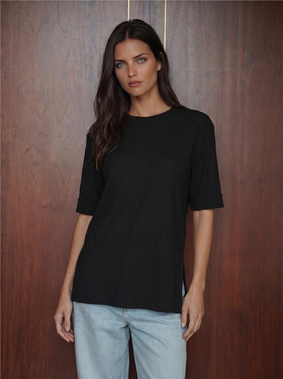 Siyah Yanı Yırtmaçlı Örme TSHIRT