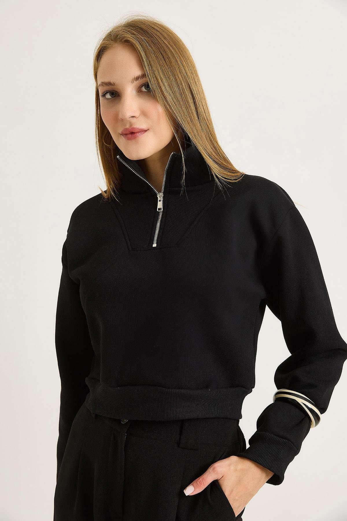 Siyah Yarım Fermuarlı Sweatshirt