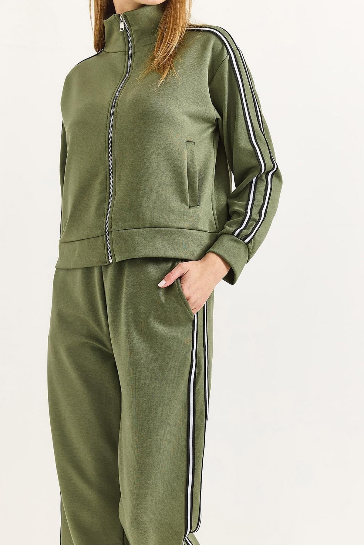 Yeşil Şerit Detaylı Modal Pantolon