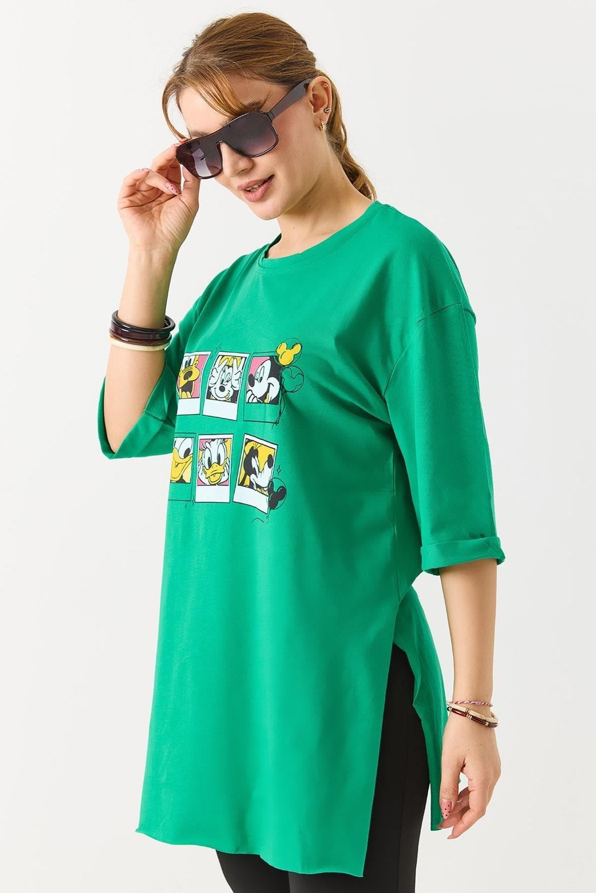 Yeşil Yırtmaçlı Oversize Baskılı Tişört
