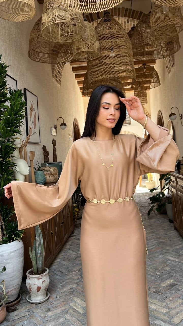 3942- Bej Zincir Detaylı Yarasa Kol Elbise