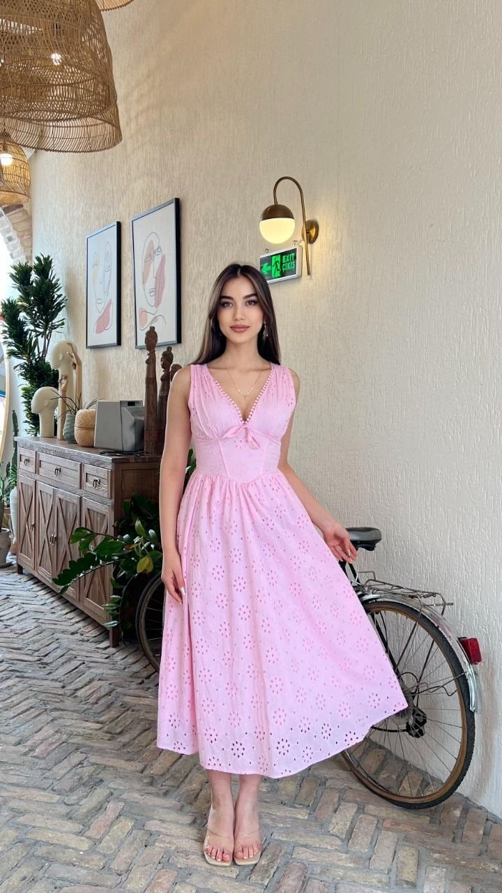 4010-PEMBE V YAKA FİSTO ELBİSE