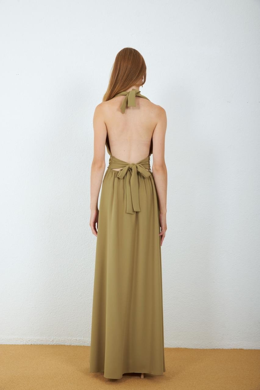 4133-Açık Oliv Halter Yaka Drapeli Yırtmaçlı Maxi Elbise