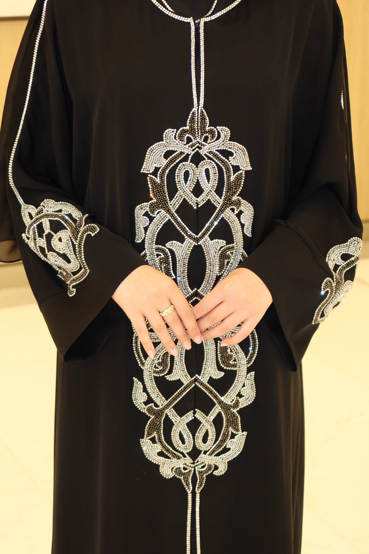 AVİNA ABAYA