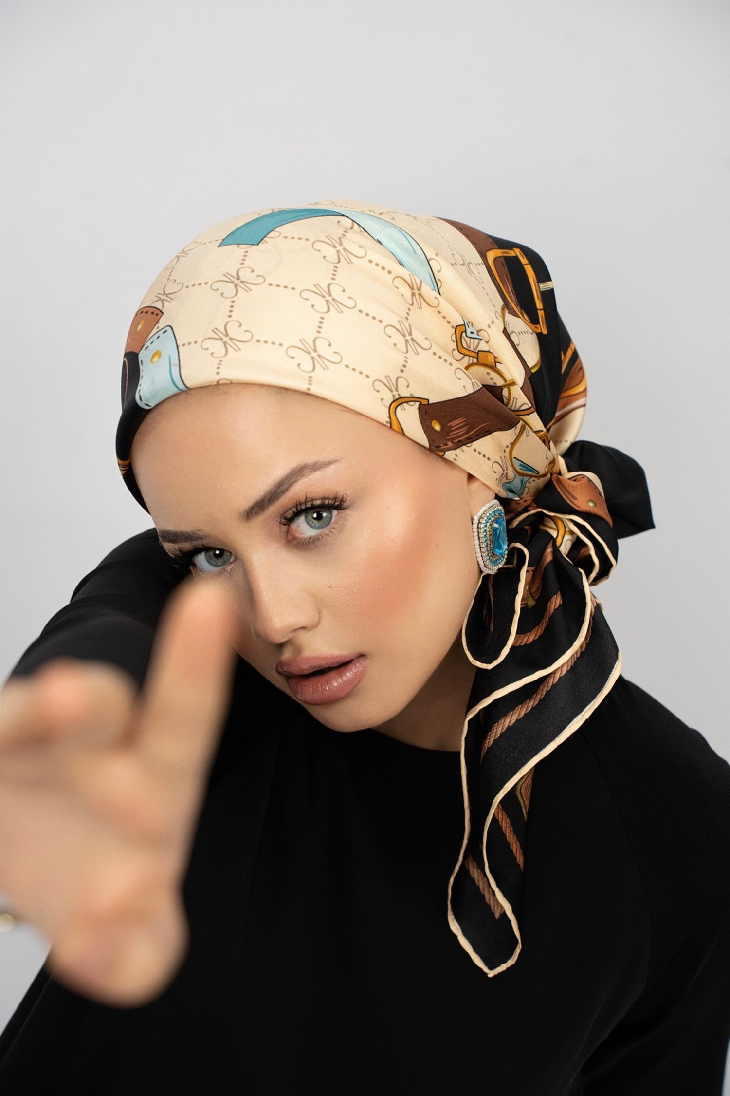 BIANCA KAHVE-MAVİ TİVİL İPEK EŞARP 90x90