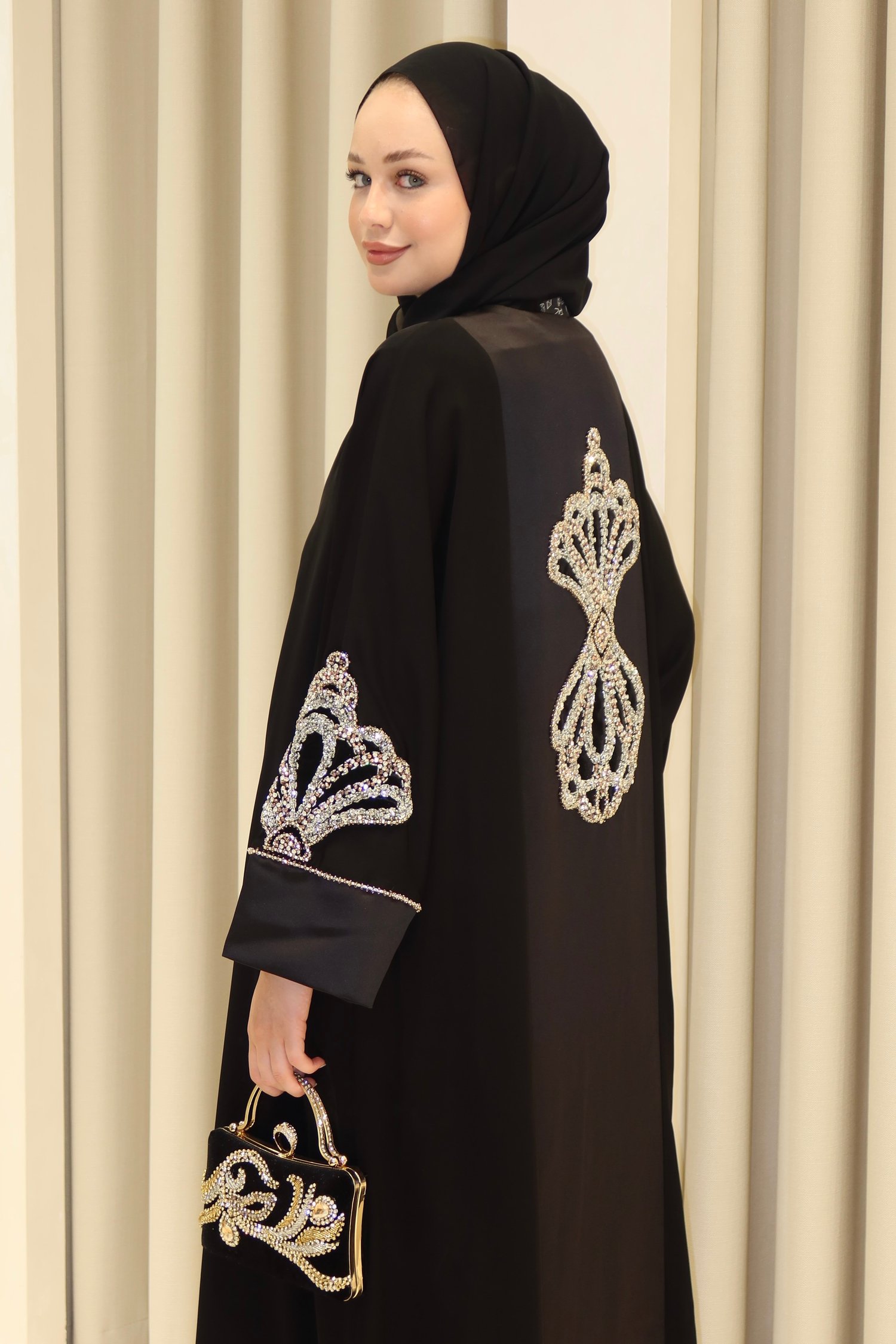 QUEEN ABAYA