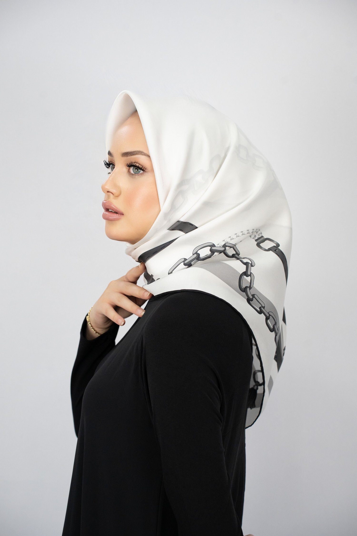 SOFİA SİYAH-BEYAZ TİVİL İPEK EŞARP 90x90