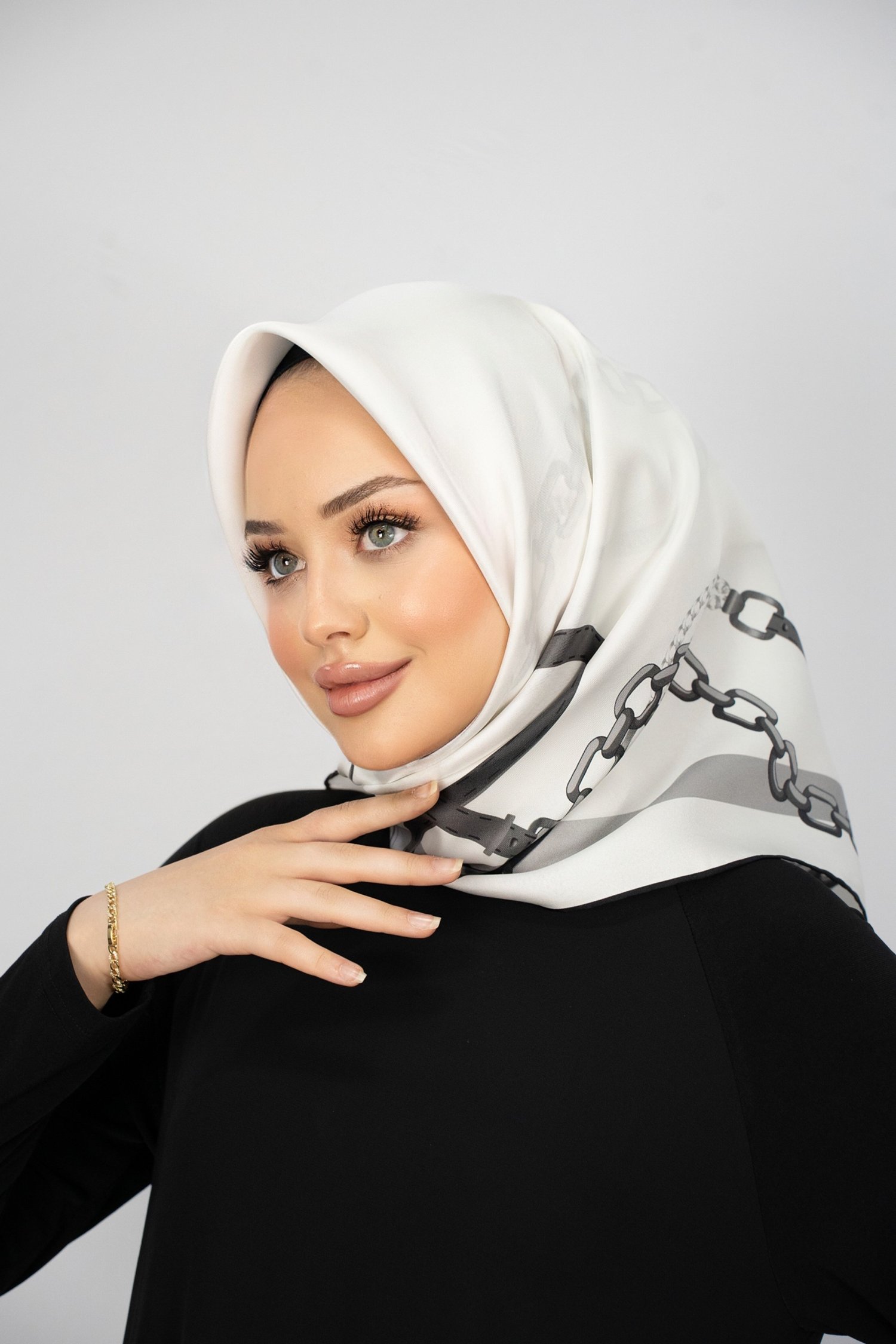 SOFİA SİYAH-BEYAZ TİVİL İPEK EŞARP 90x90