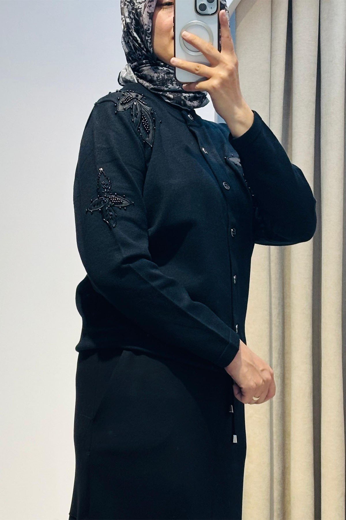 Çiçek Aplike Hırka Siyah