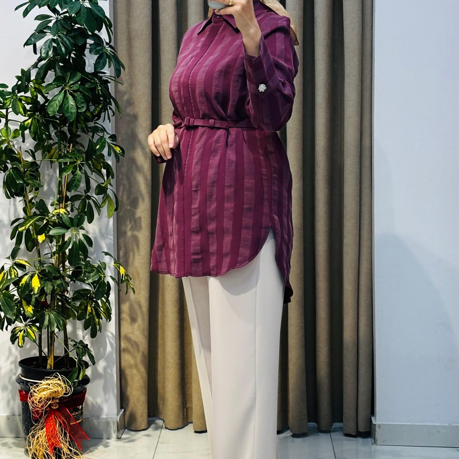 HİLAY SOHO ÖZEL TAŞ AKSESUARLI ÇİZGİLİ GÖMLEK  MÜRDÜM