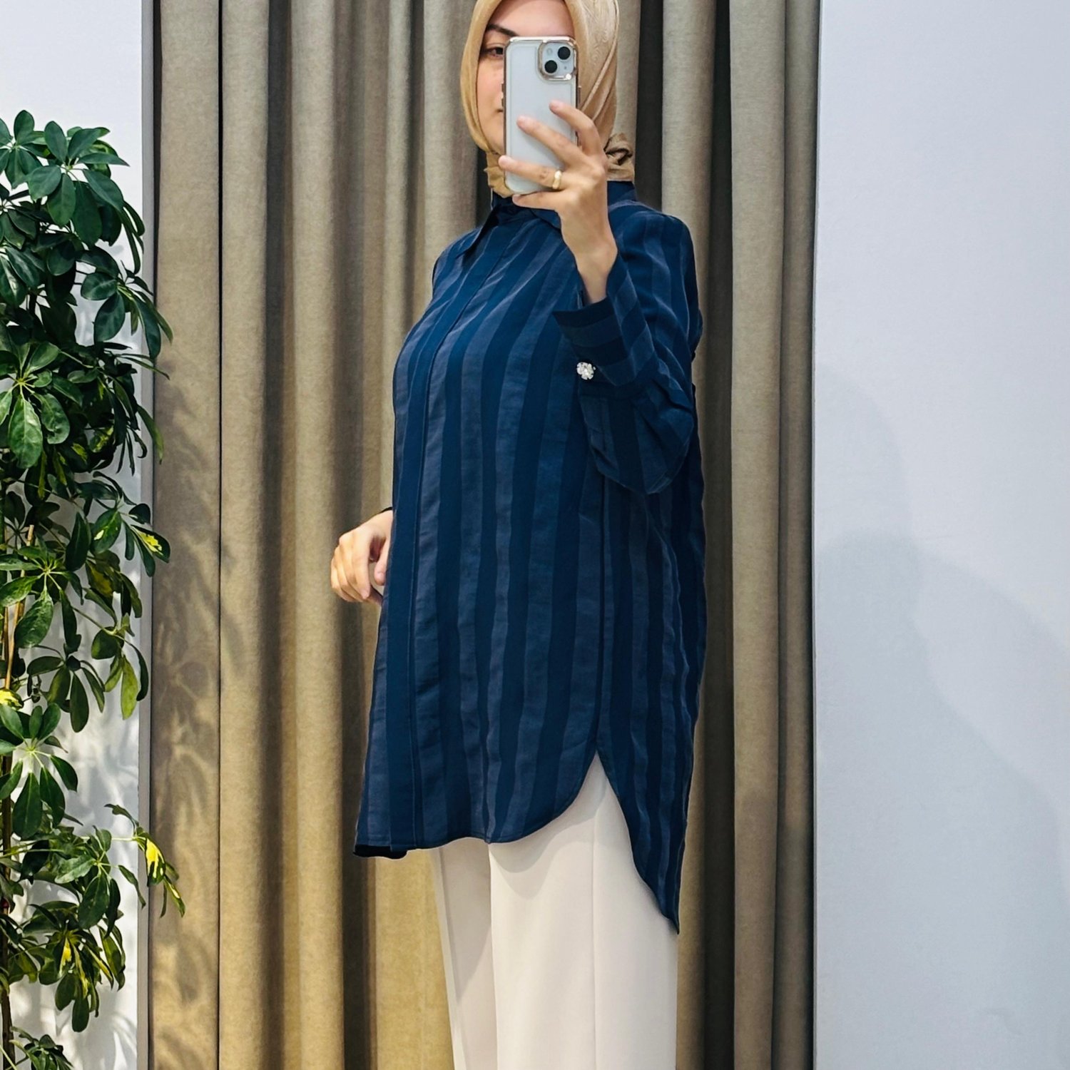 HİLAY SOHO ÖZEL TAŞ AKSESUARLI ÇİZGİLİ GÖMLEK  LACİVERT