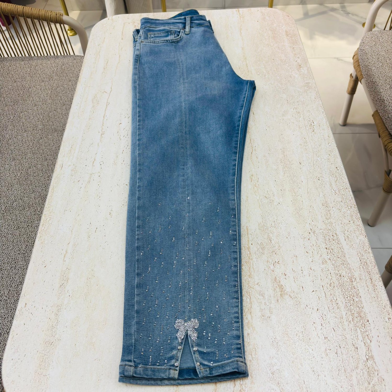 kot pantolon paçaları taş detaylı