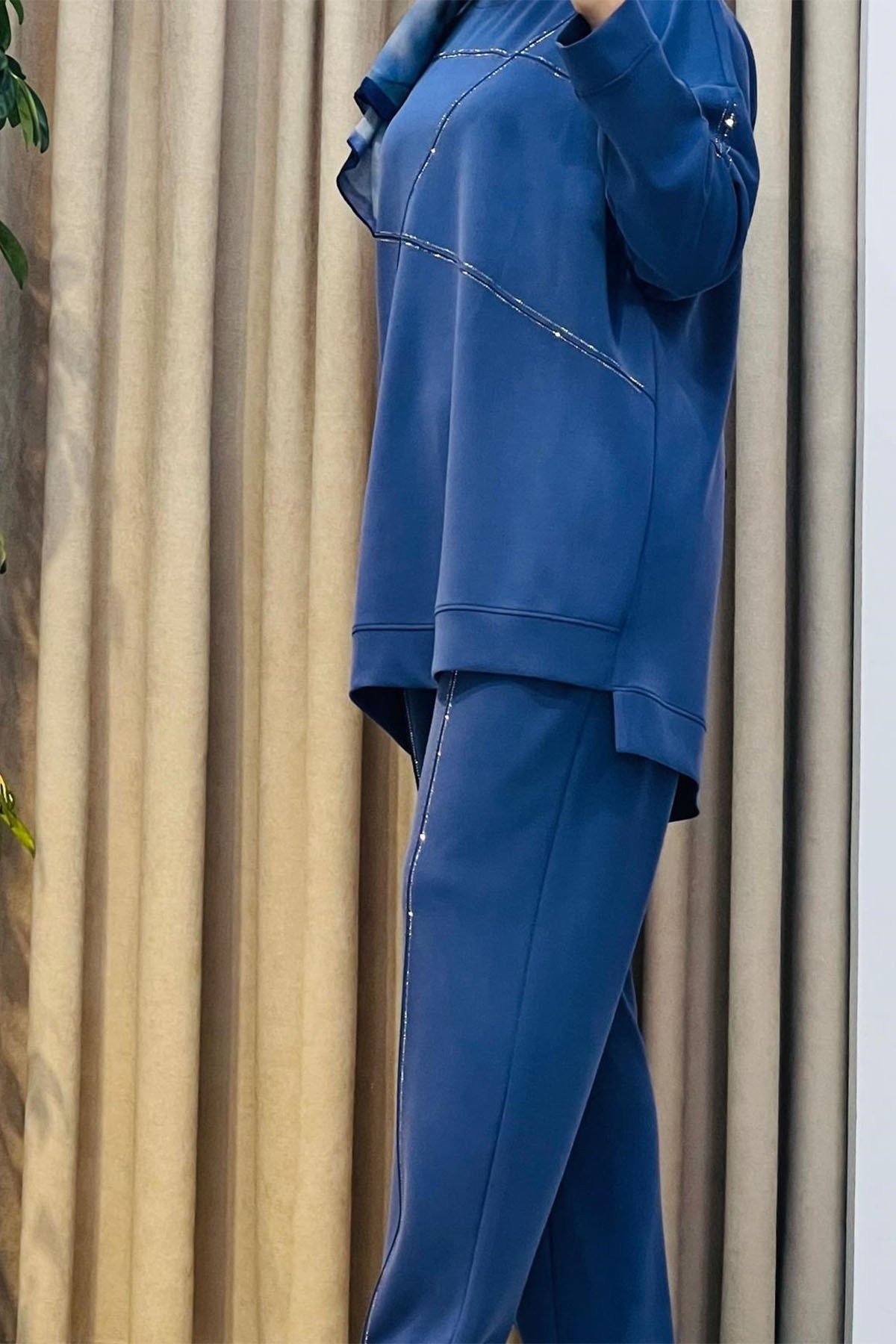 Neervür ve Sıralı Taş Detaylı Tunik Pantolon Takım Lacivert