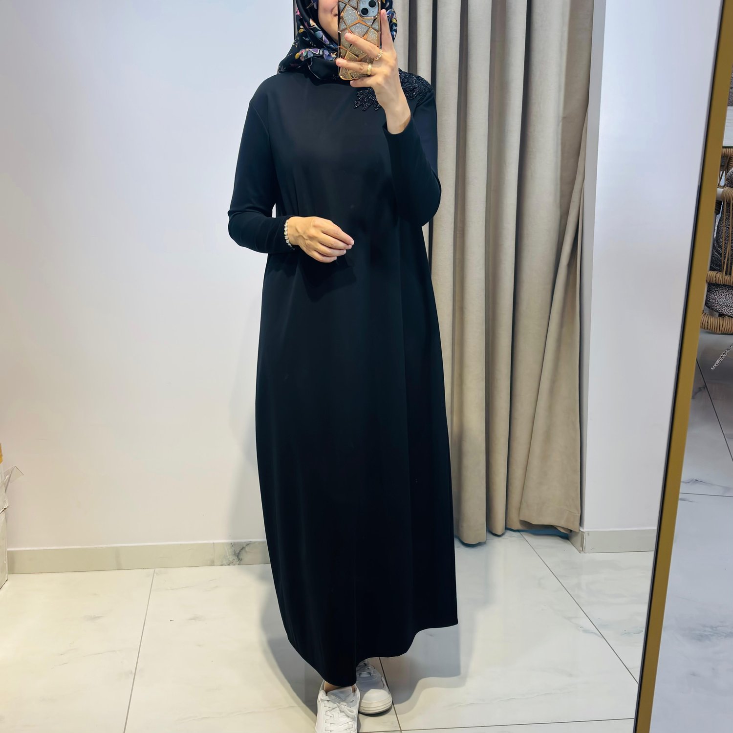 NURCAN ÇETİN OMUZU BONCUK DETAYLI ELBİSE