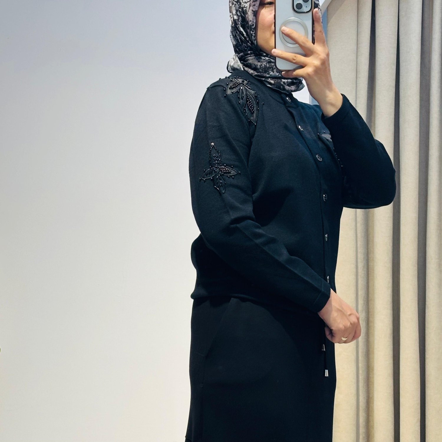 TIĞ TRİKO ÇİÇEK APLİKELİ HIRKA SİYAH