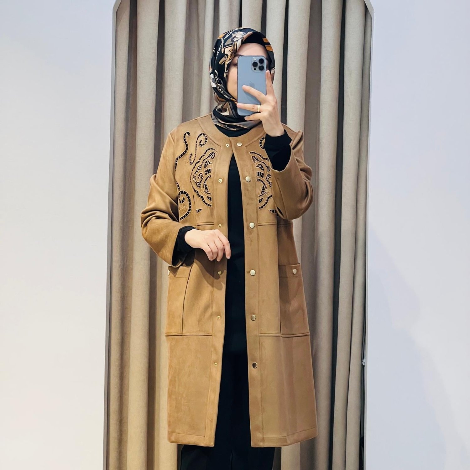TIĞ TRİKO NAKIŞ DETAYLI SÜET KAP CAMEL
