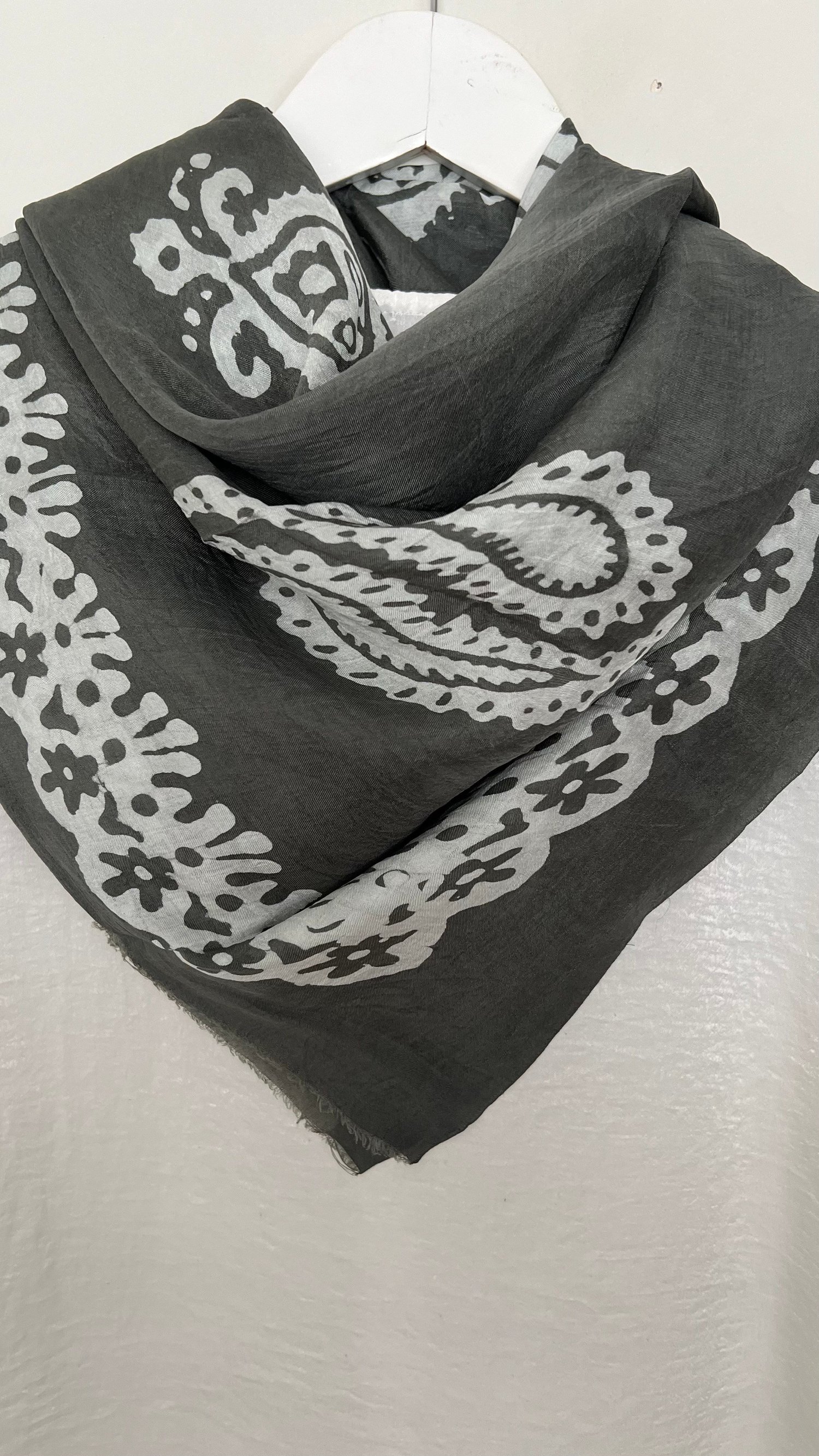 Dumanlı Haki Saf Koza İpek Kelagayi Eşarp 120x120