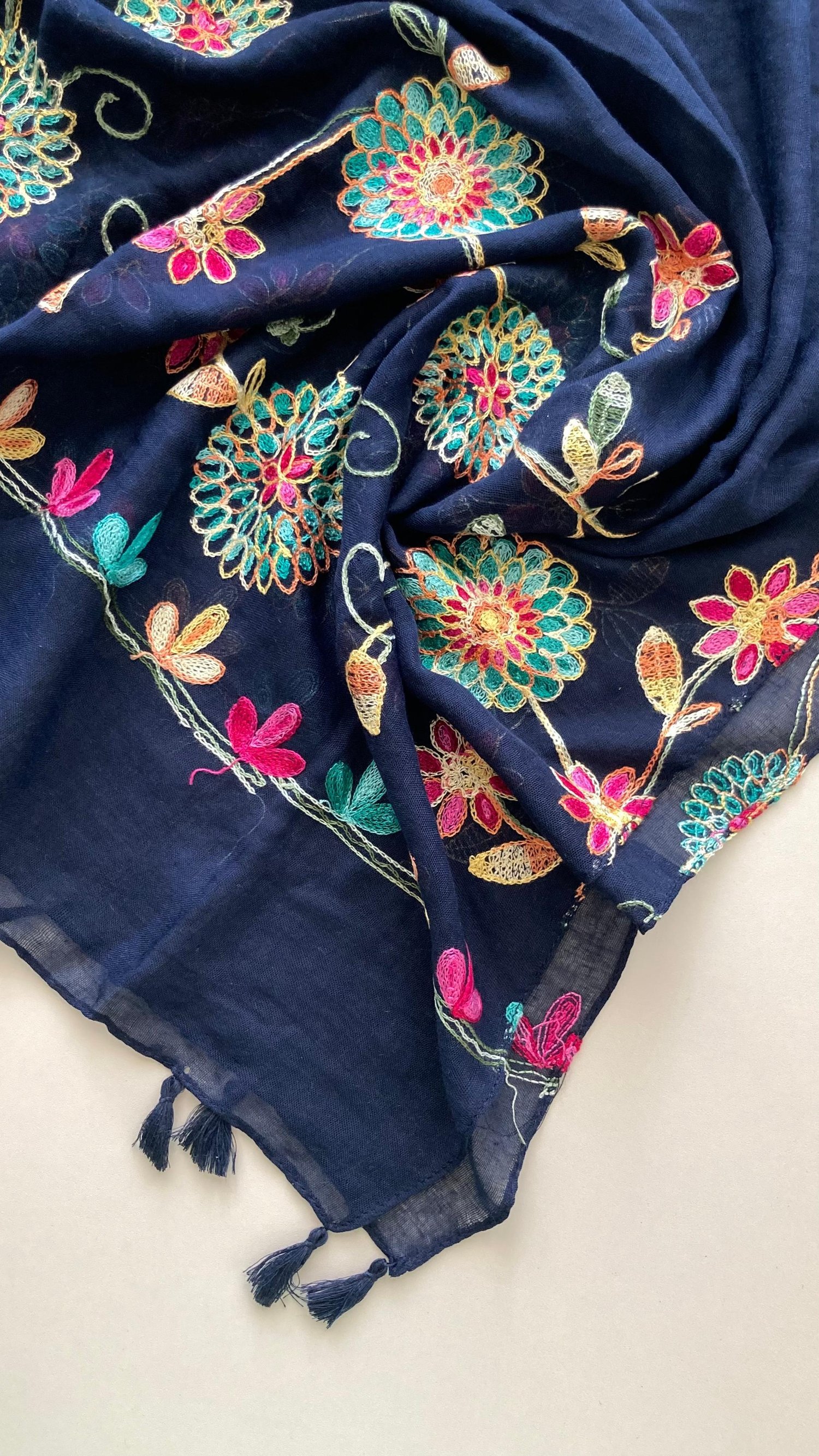 Lacivert Nakışlı Şal