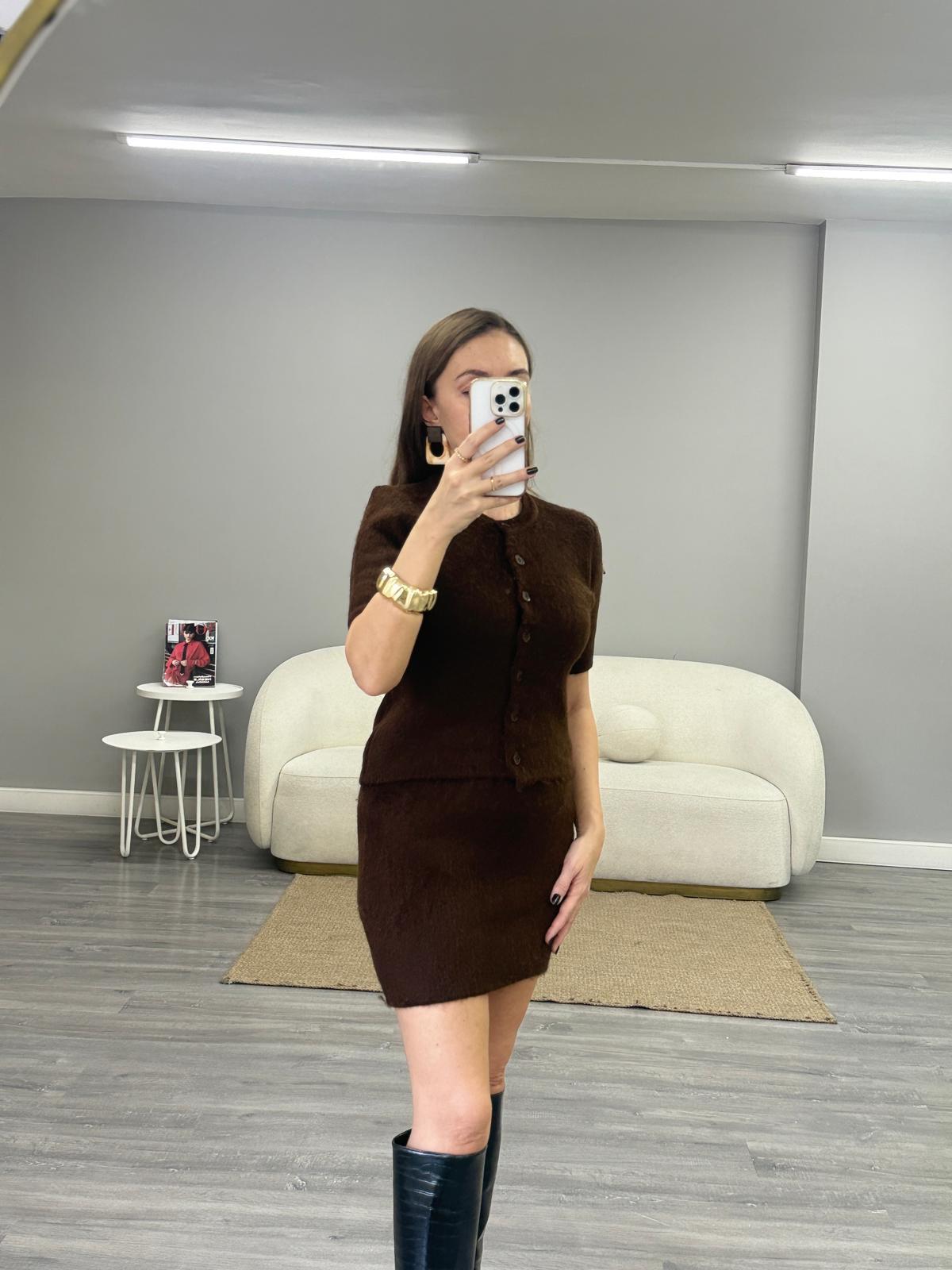 Düğmeli Kısa Kollu Mini Etekli Triko Takım Kahve
