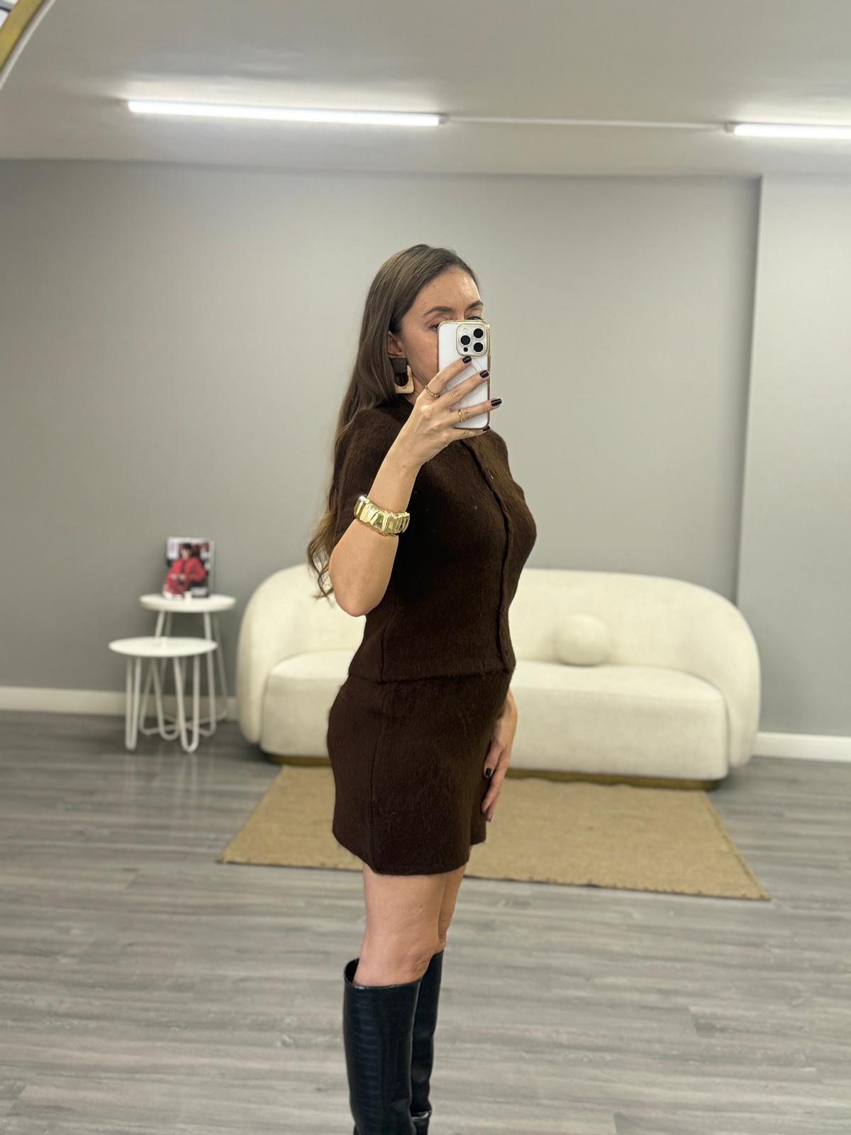 Düğmeli Kısa Kollu Mini Etekli Triko Takım Kahve