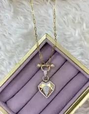 Kalp Model Beyaz Taşlı Gold Detaylı Kolye
