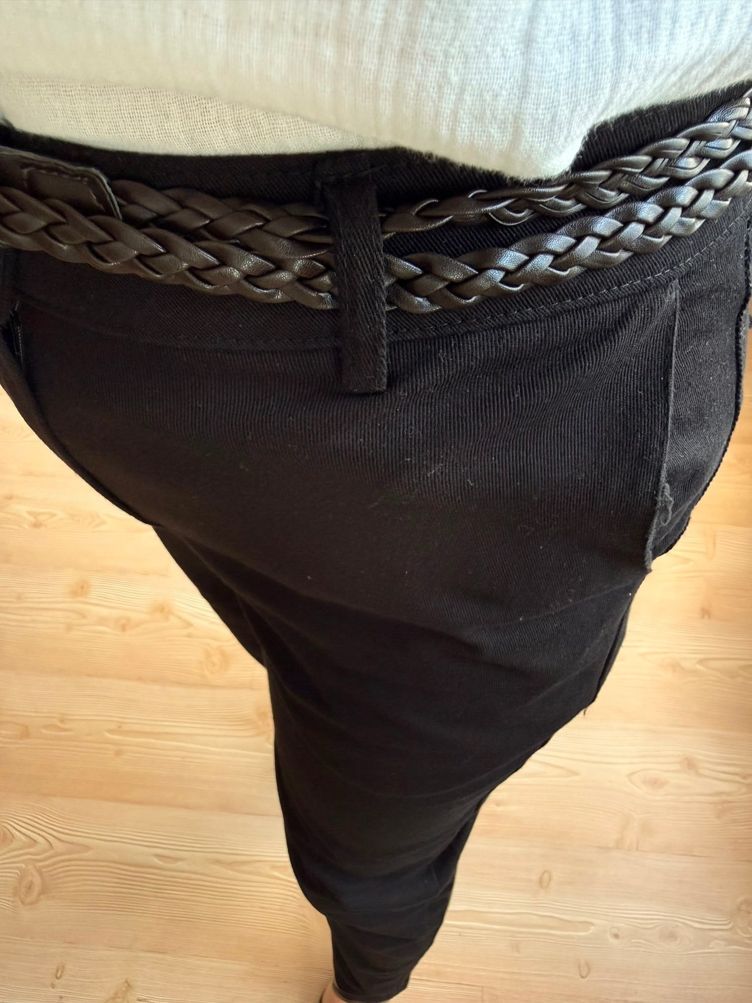 Loren Havuç Paça Kemerli Pantolon - Siyah