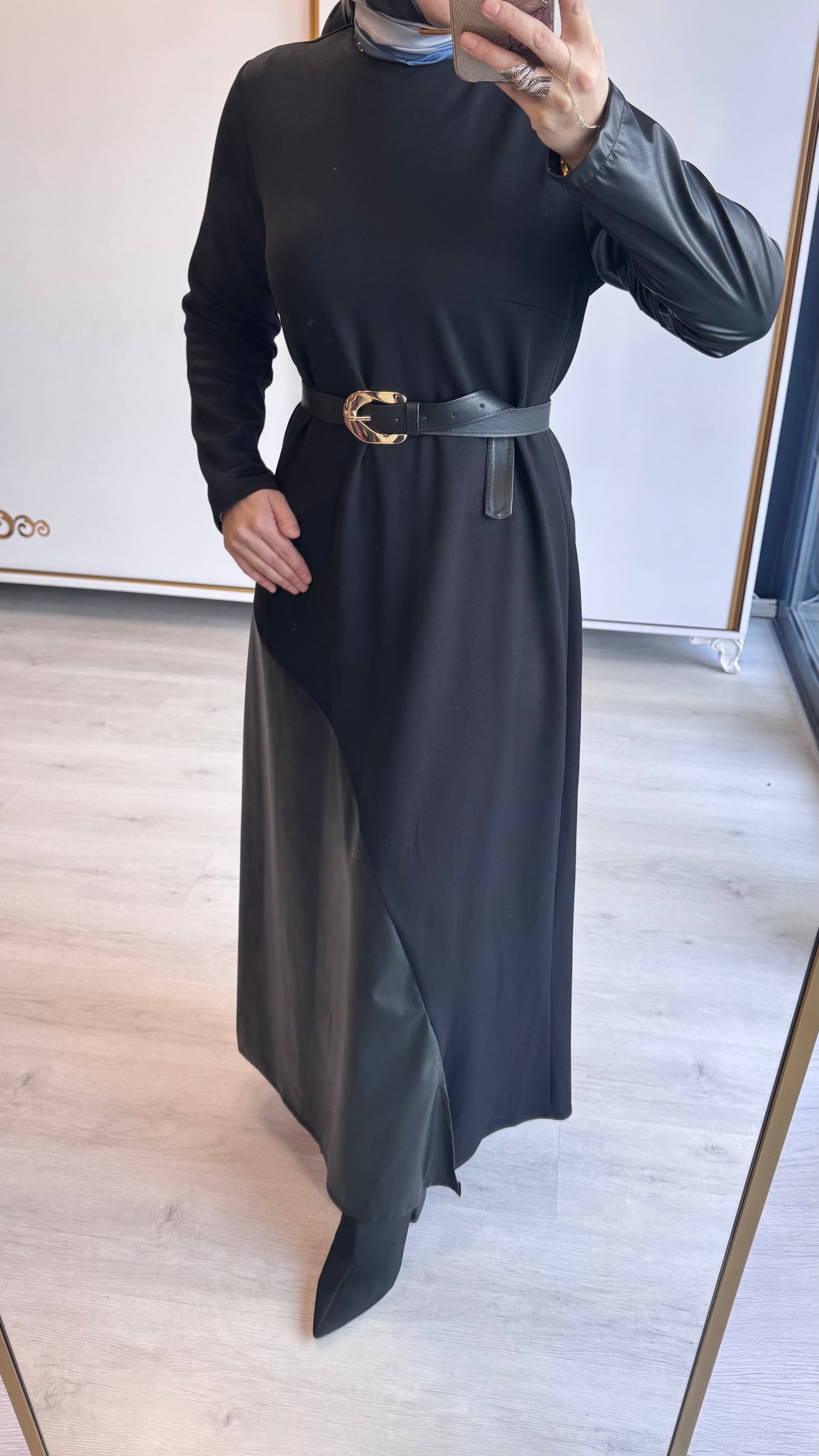 Deri Detaylı Elbise