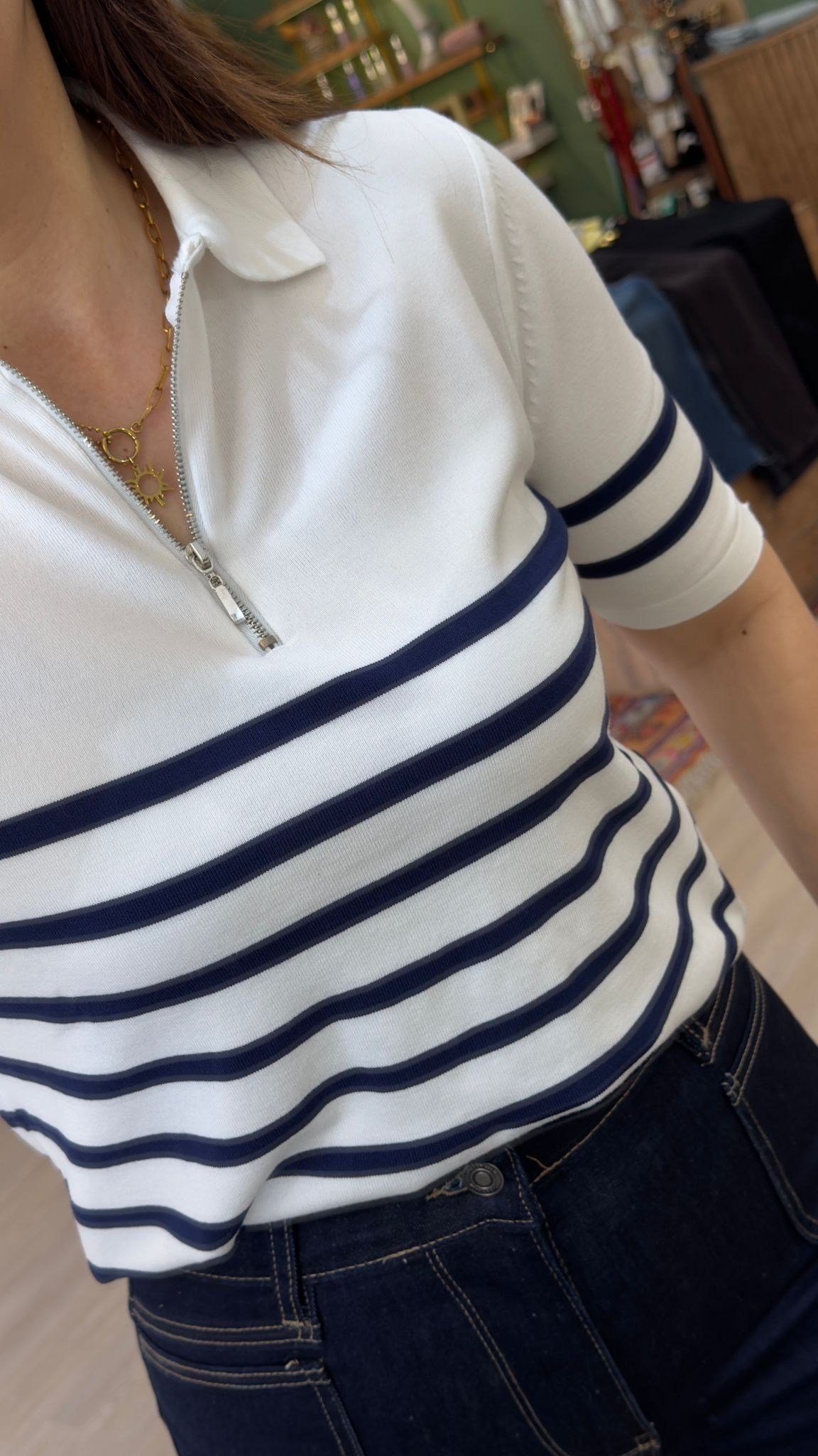 Önden Fermuarlı Beyaz Lacivert Çizgili Polo Yaka Triko Bluz