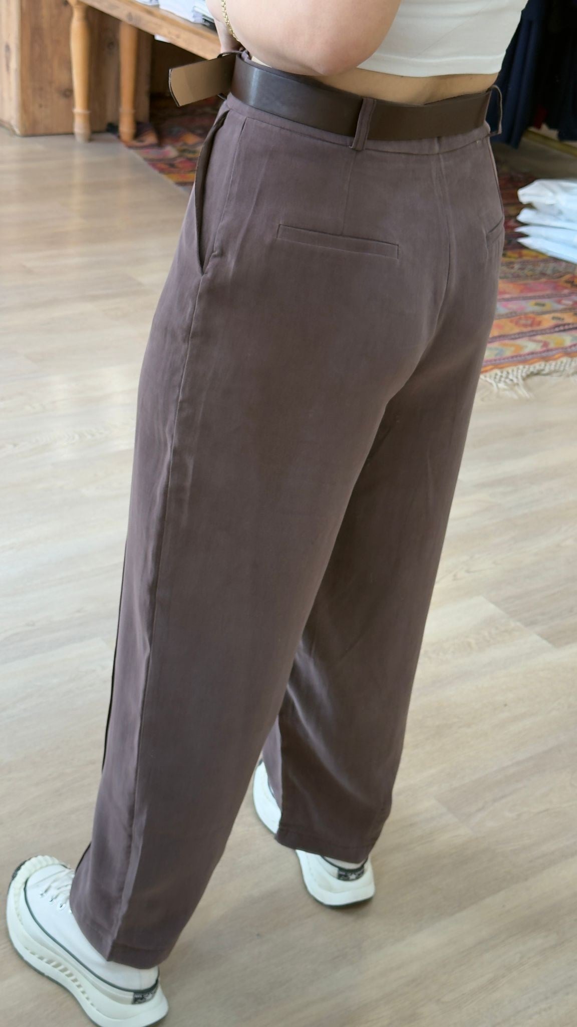 Yumuşak Dokulu Kemerli Havuç Model Pantolon Kahve