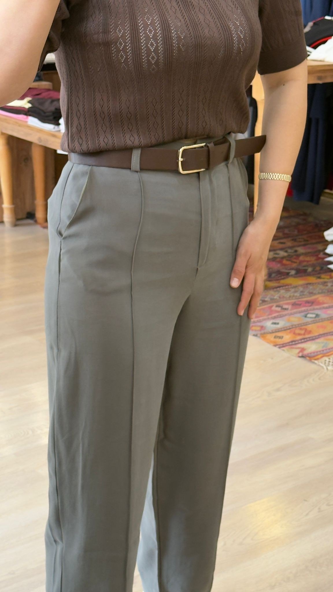 Yumuşak Dokulu Kemerli Havuç Model Pantolon Haki