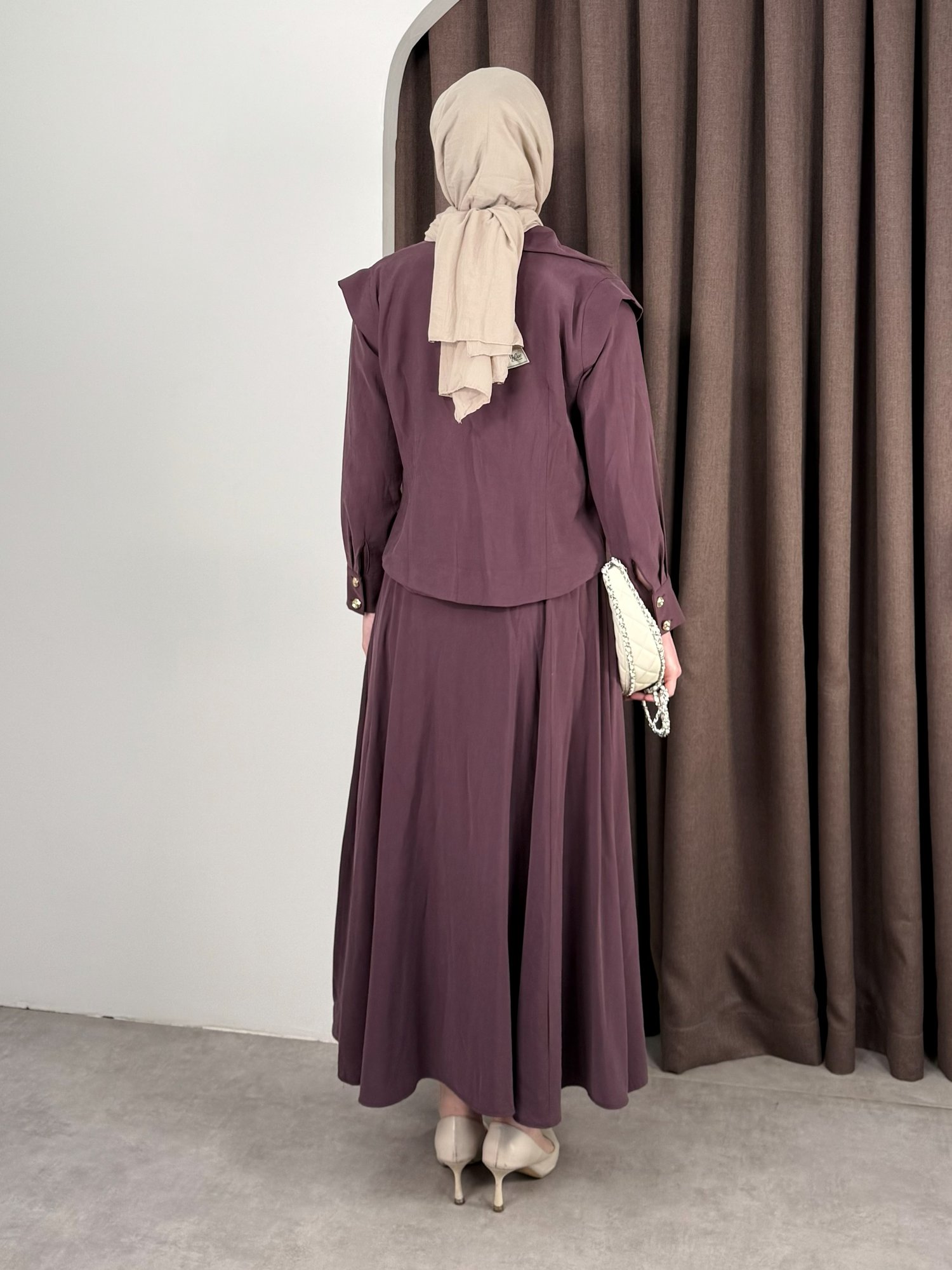 BROŞ DETAYLI  TAKIM MÜRDÜM
