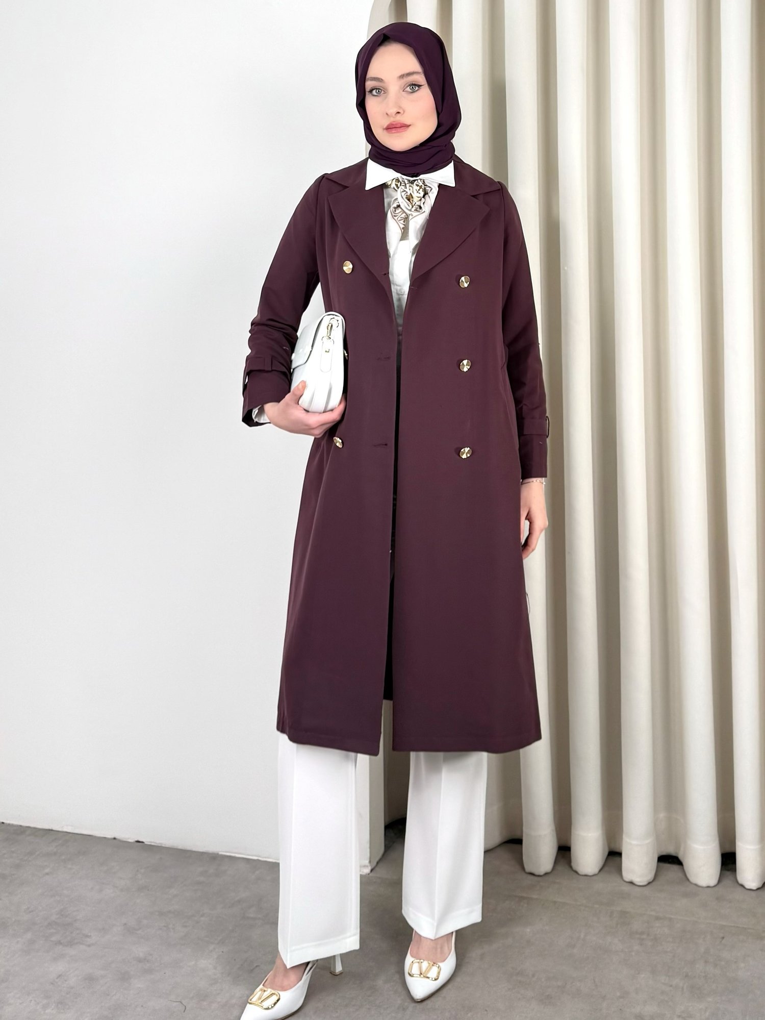 LEİLA TRENCH MÜRDÜM