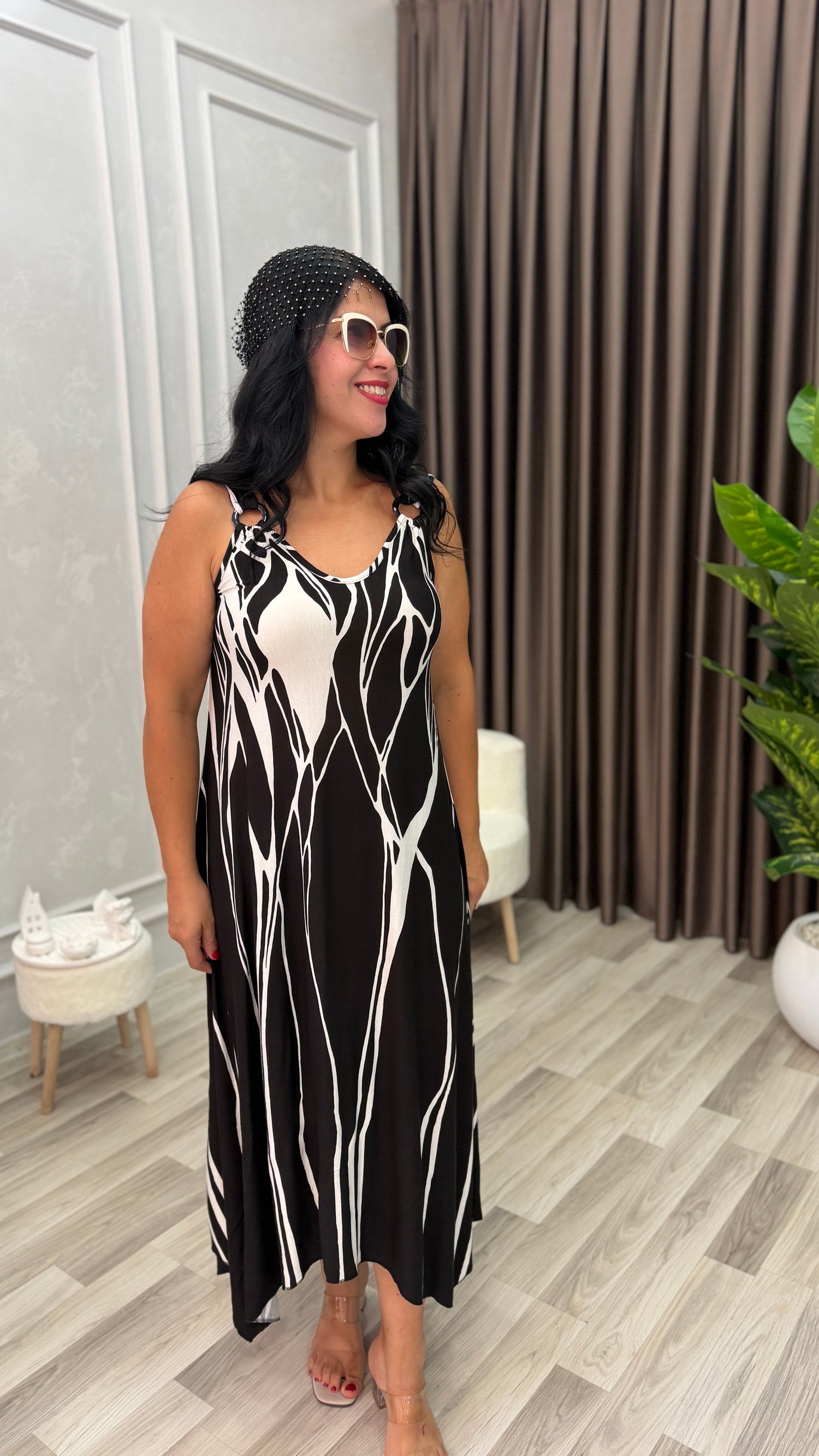 ARIA ASKILI ELBİSE SİYAH ZEMİN BEYAZ ASİMETRİK DESEN