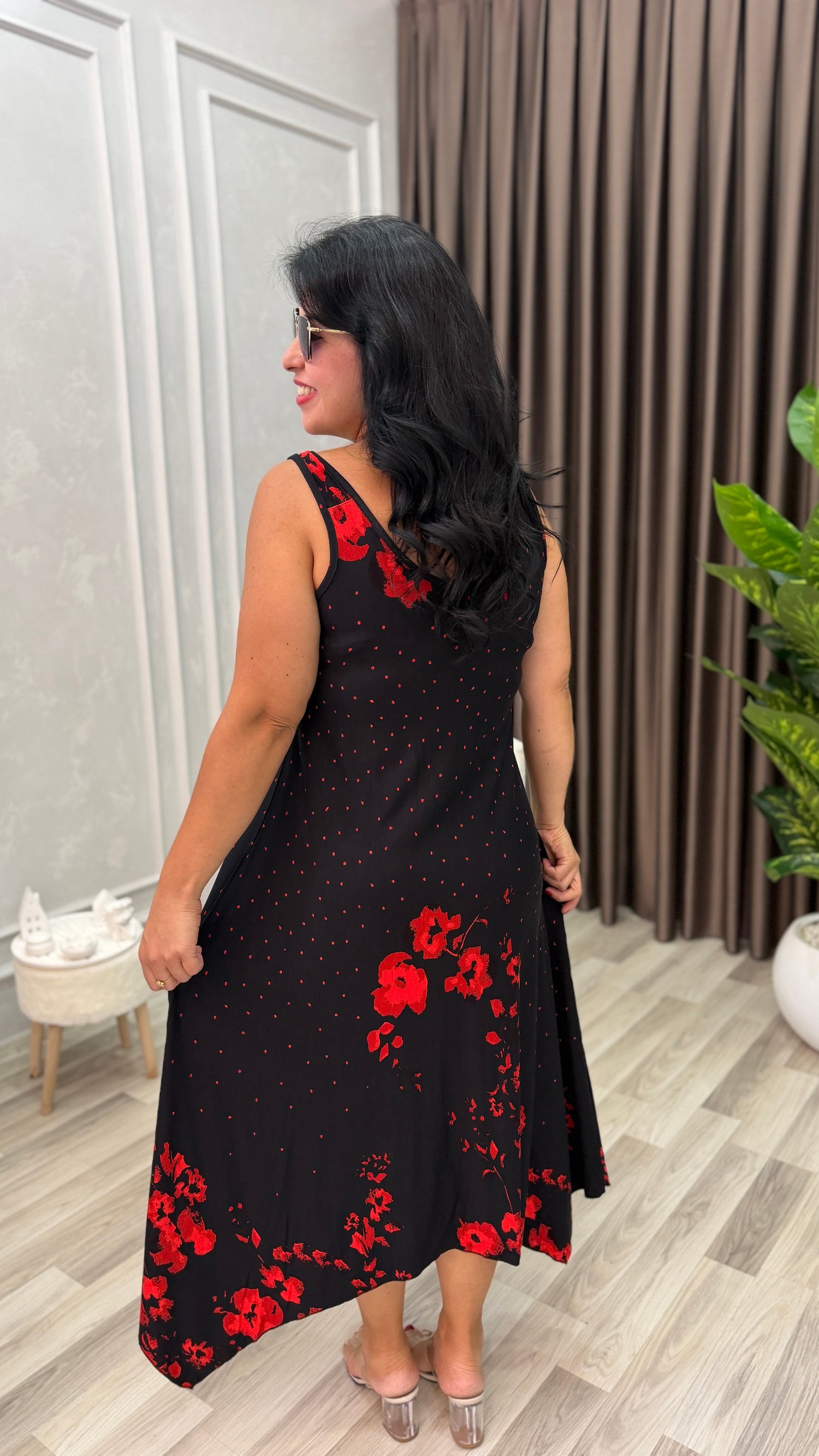 ARIA ASKILI ELBİSE SİYAH ZEMİN ÇİÇEK DESENLİ
