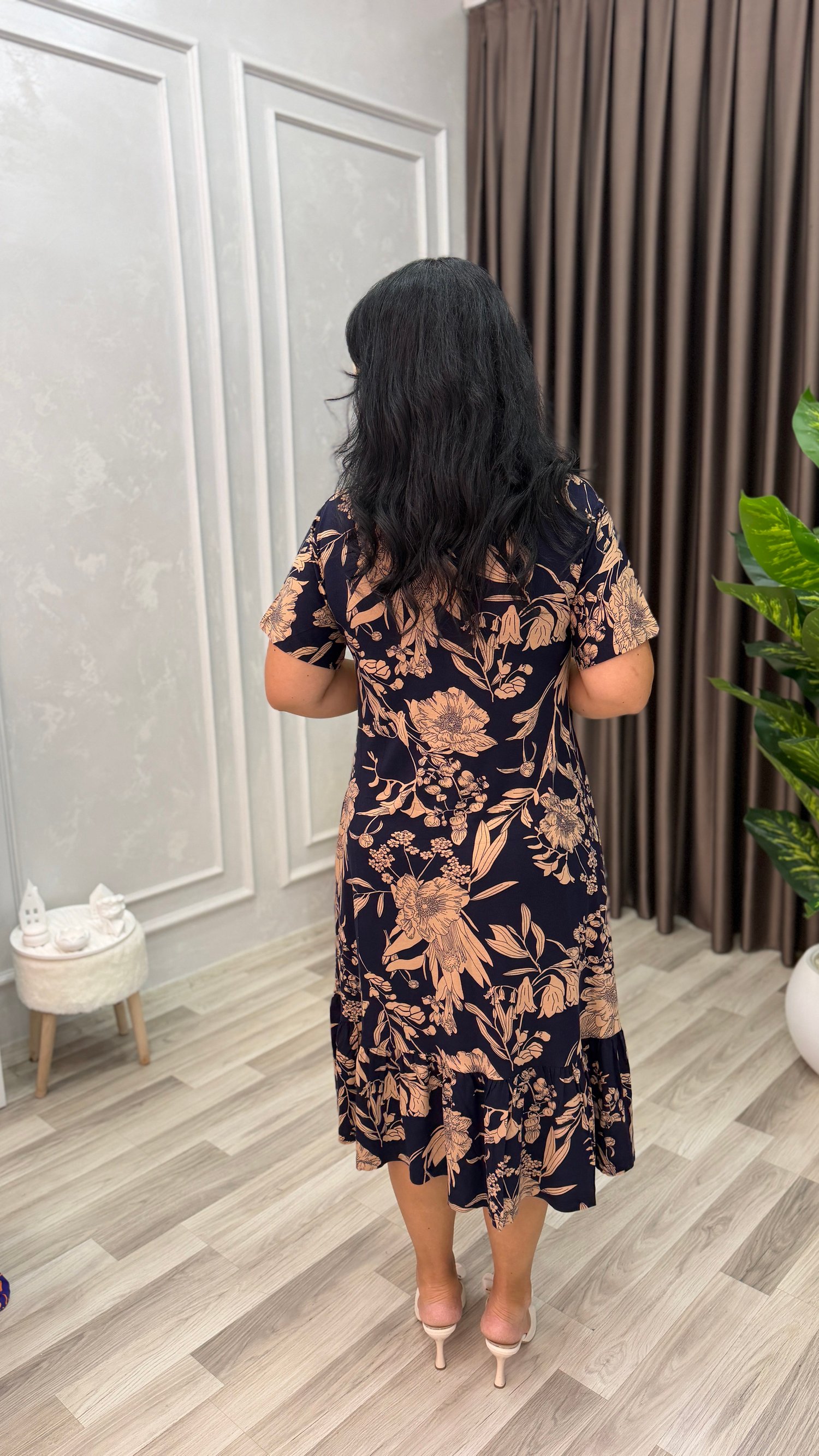 FLORA CHIC ELBİSE LACİVERT ZEMİN KREM DESEN