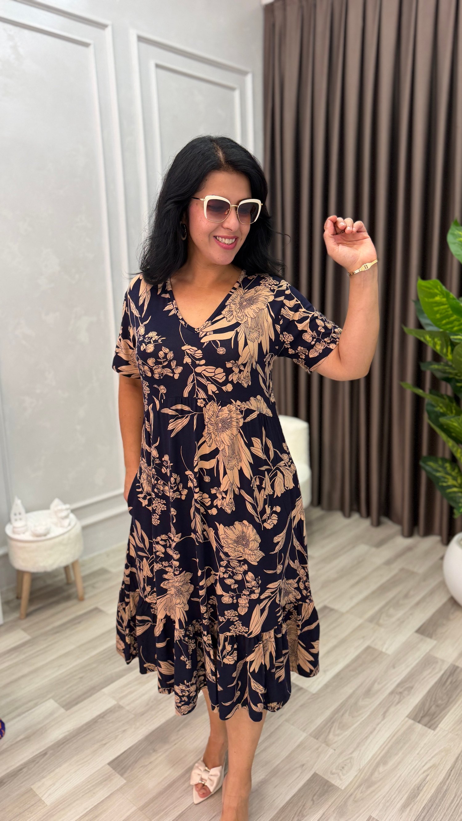FLORA CHIC ELBİSE LACİVERT ZEMİN KREM DESEN