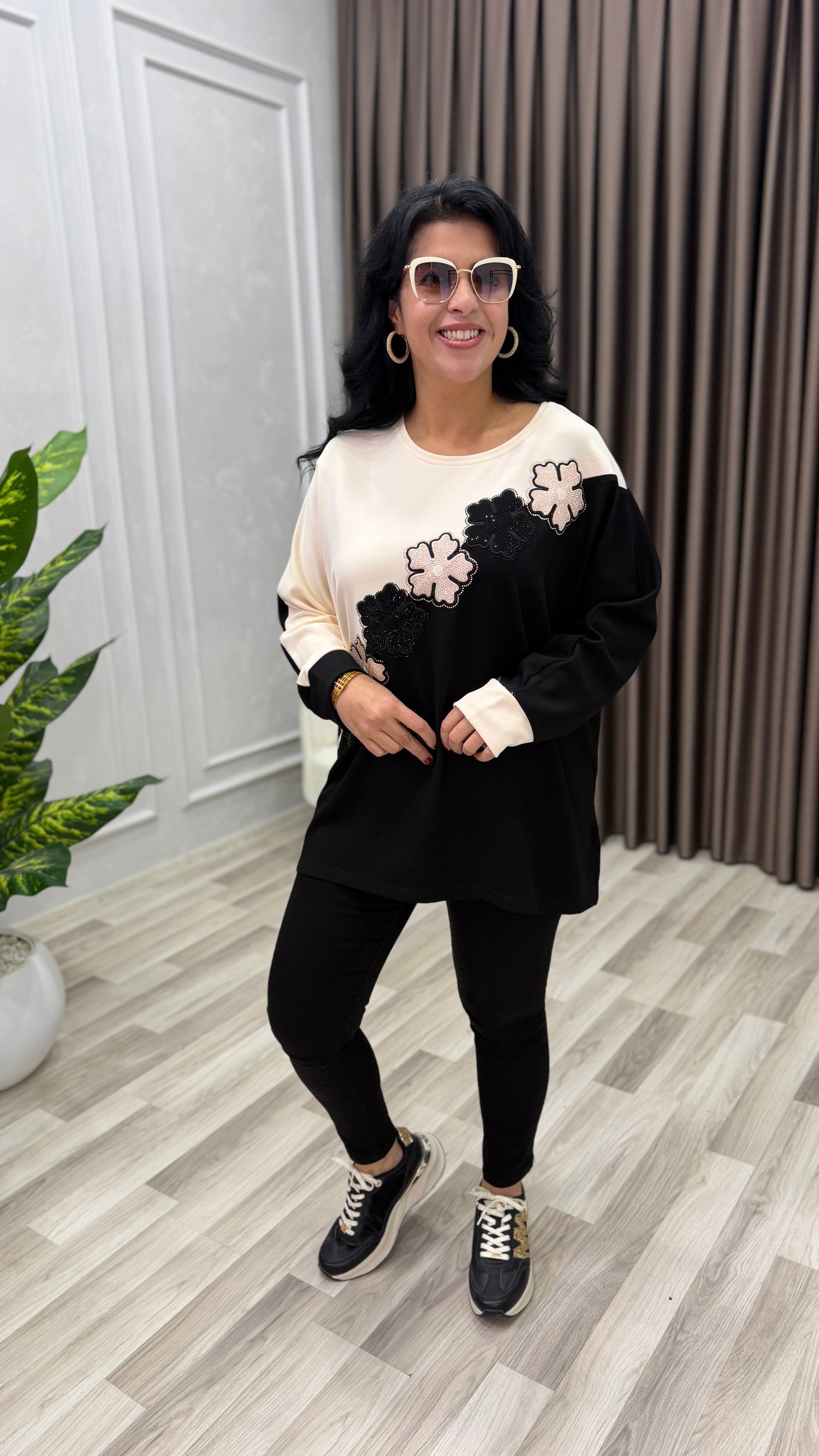 PERLA NAKIŞ TAŞ İŞLEMELİ TASARIM SWEAT SİYAH BEJ