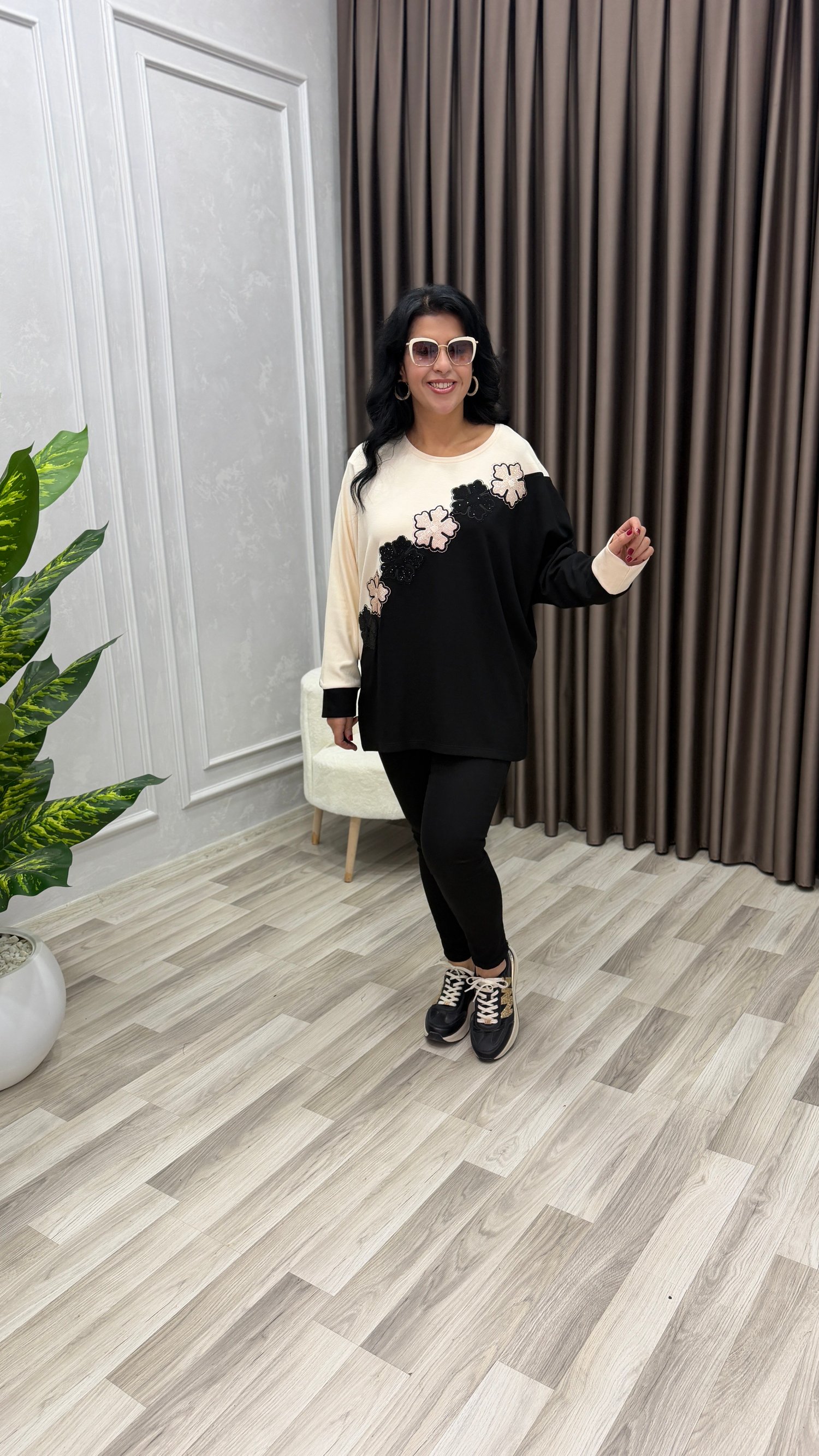 PERLA NAKIŞ TAŞ İŞLEMELİ TASARIM SWEAT SİYAH BEJ