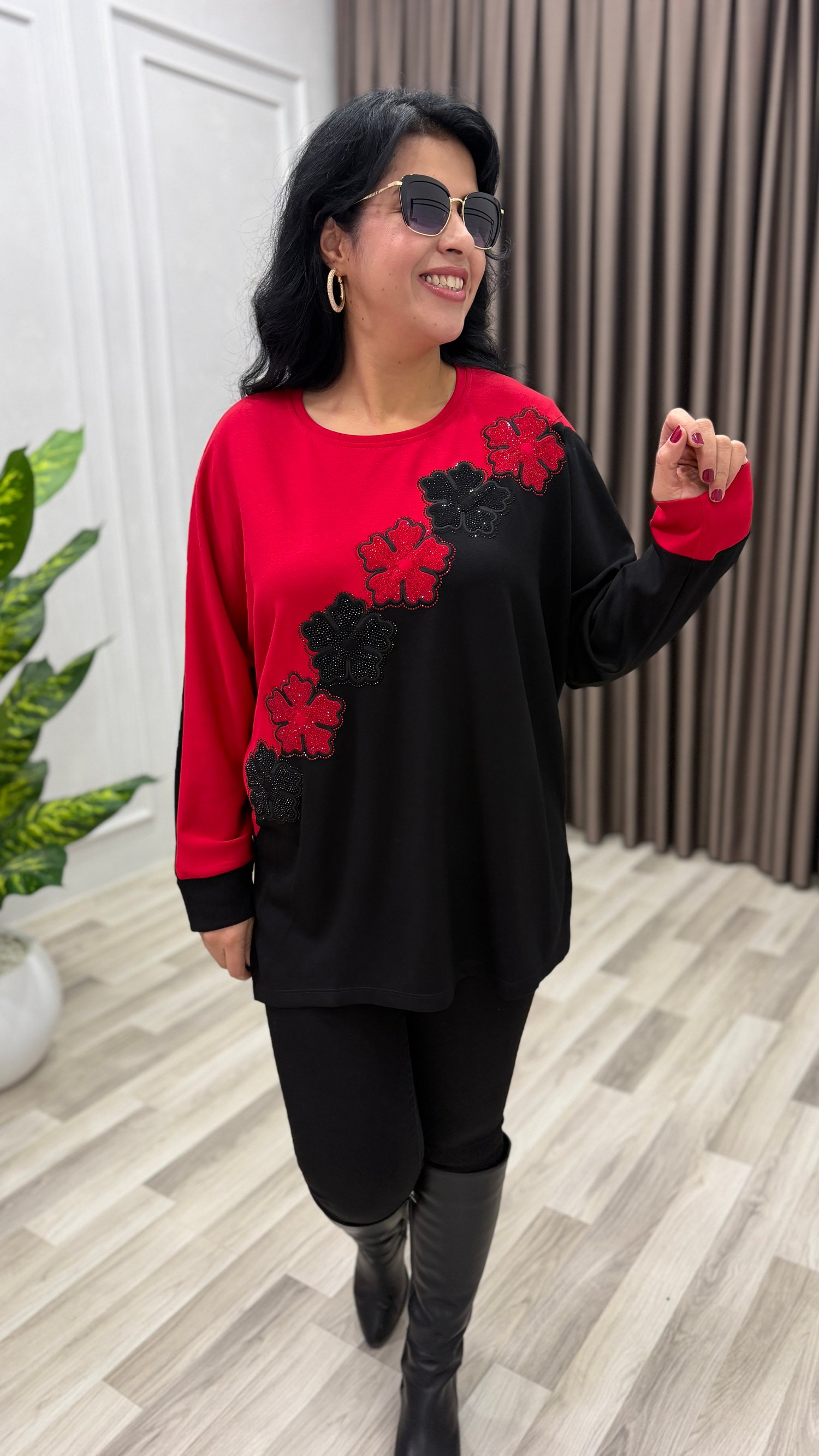 PERLA NAKIŞ TAŞ İŞLEMELİ TASARIM SWEAT SİYAH KIRMIZI