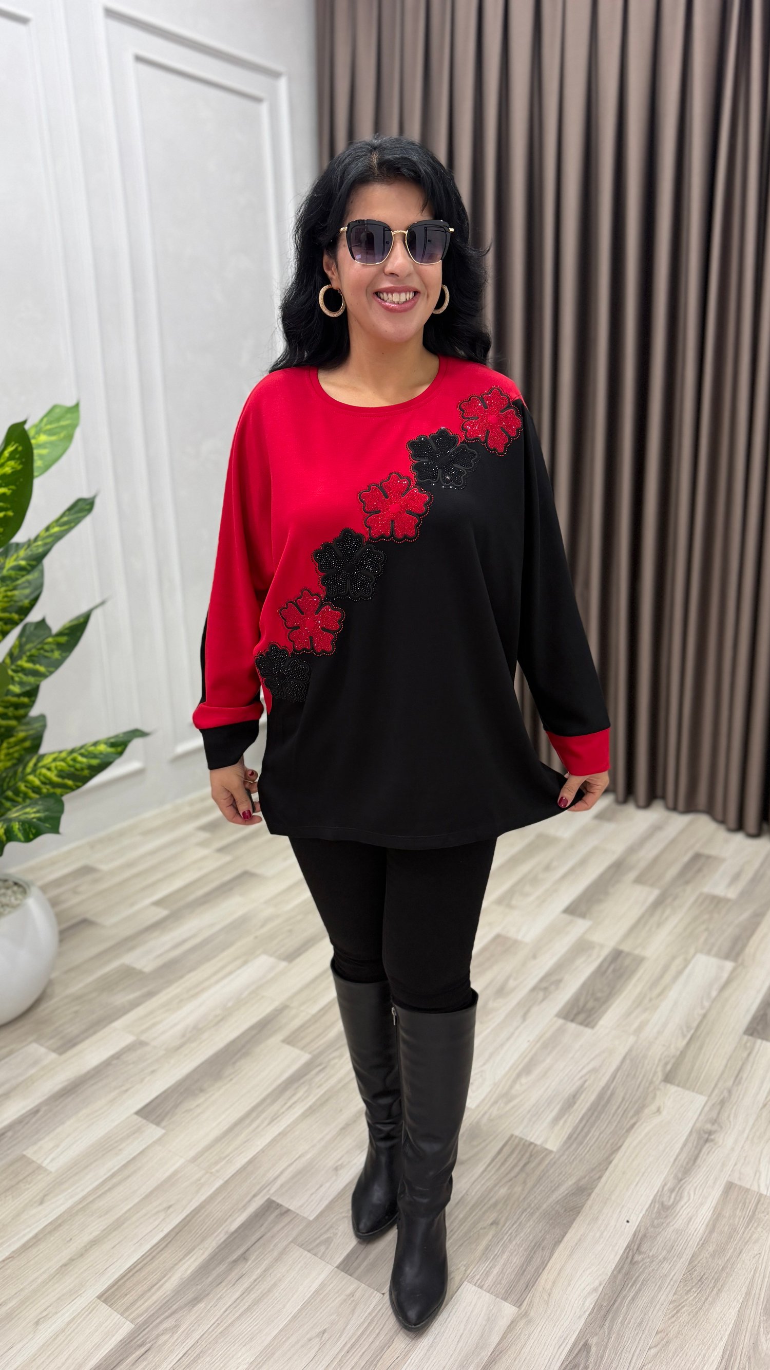 PERLA NAKIŞ TAŞ İŞLEMELİ TASARIM SWEAT SİYAH KIRMIZI