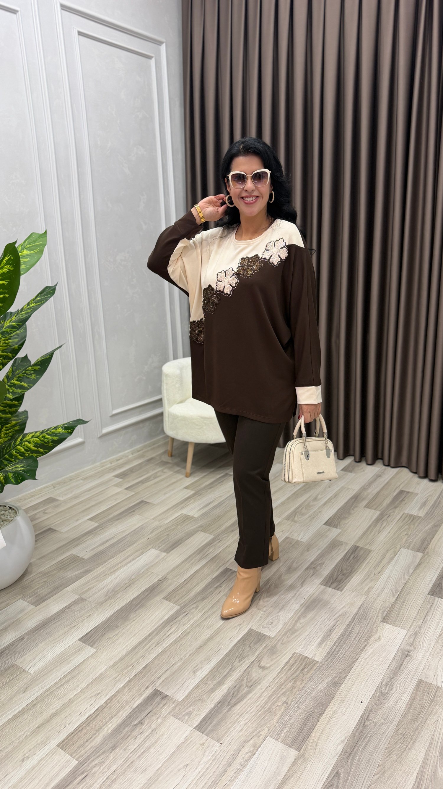 PERLA NAKIŞ TAŞ İŞLEMELİ TASARIM SWEAT KAHVERENGİ BEJ