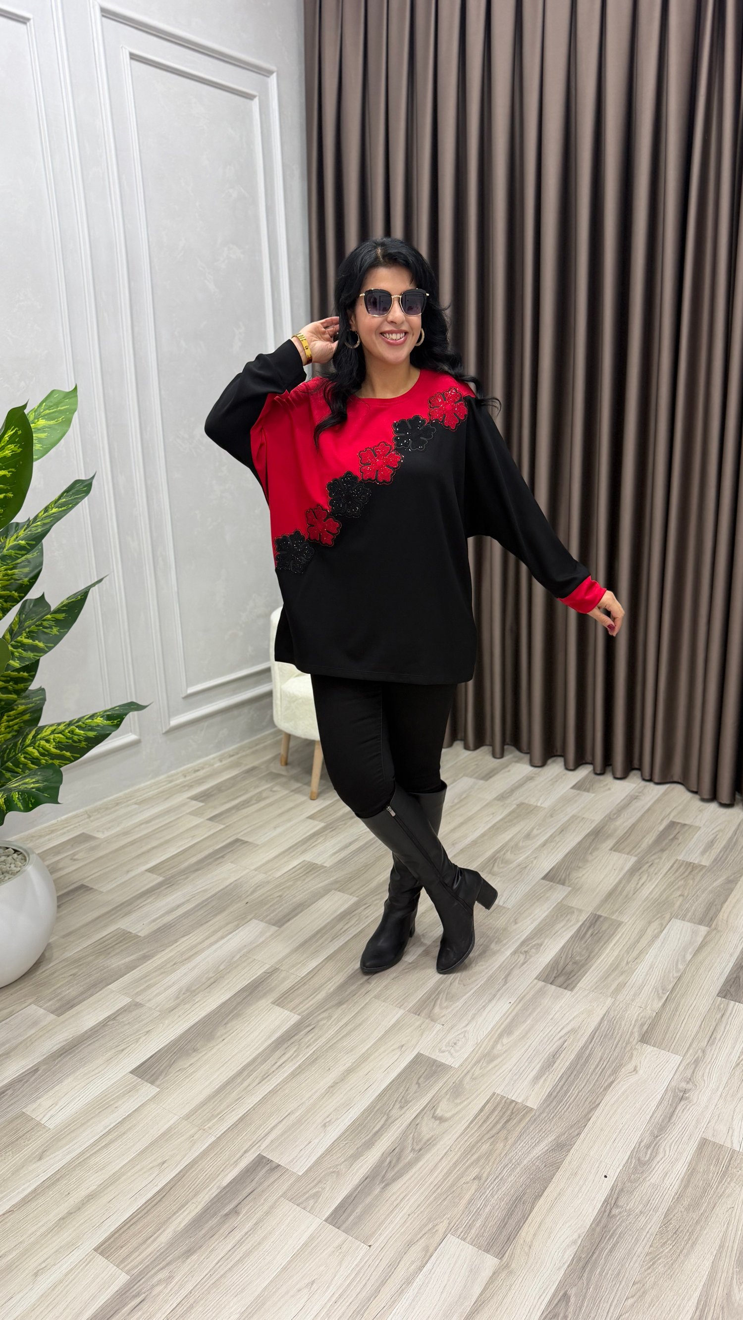 PERLA NAKIŞ TAŞ İŞLEMELİ TASARIM SWEAT SİYAH KIRMIZI