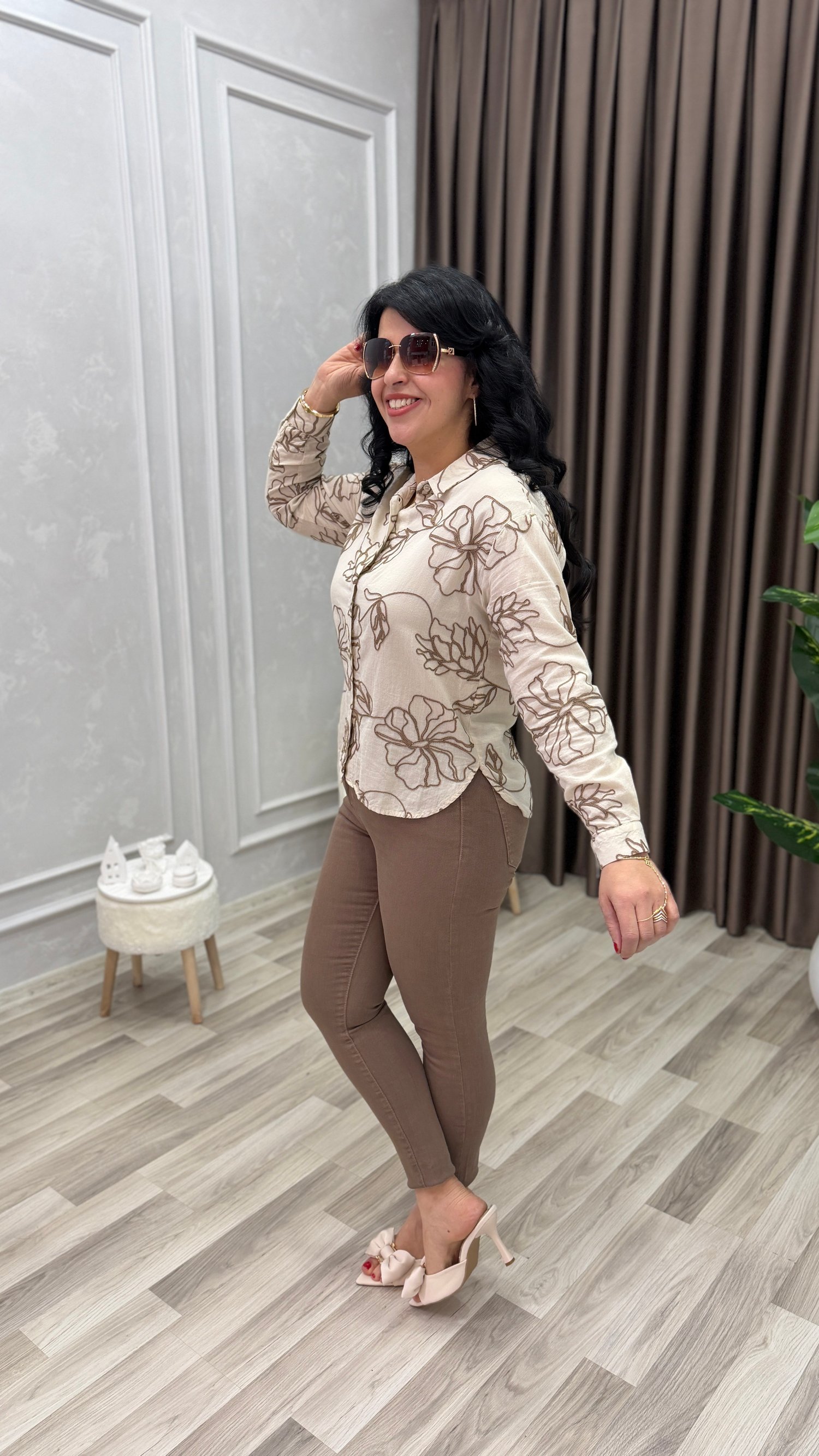 VIBE NAKIŞ İŞLEMELİ ORGANİK GÖMLEK KREM