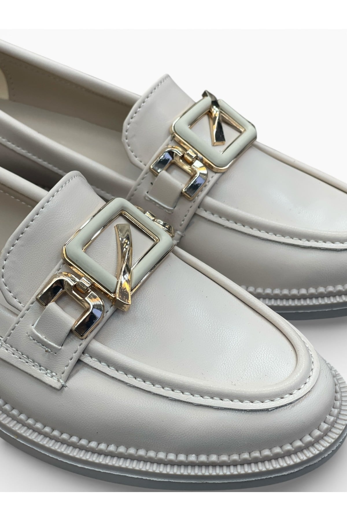 Kadın Loafer Ortopedik Tabanlı Metal Aksesuarlı