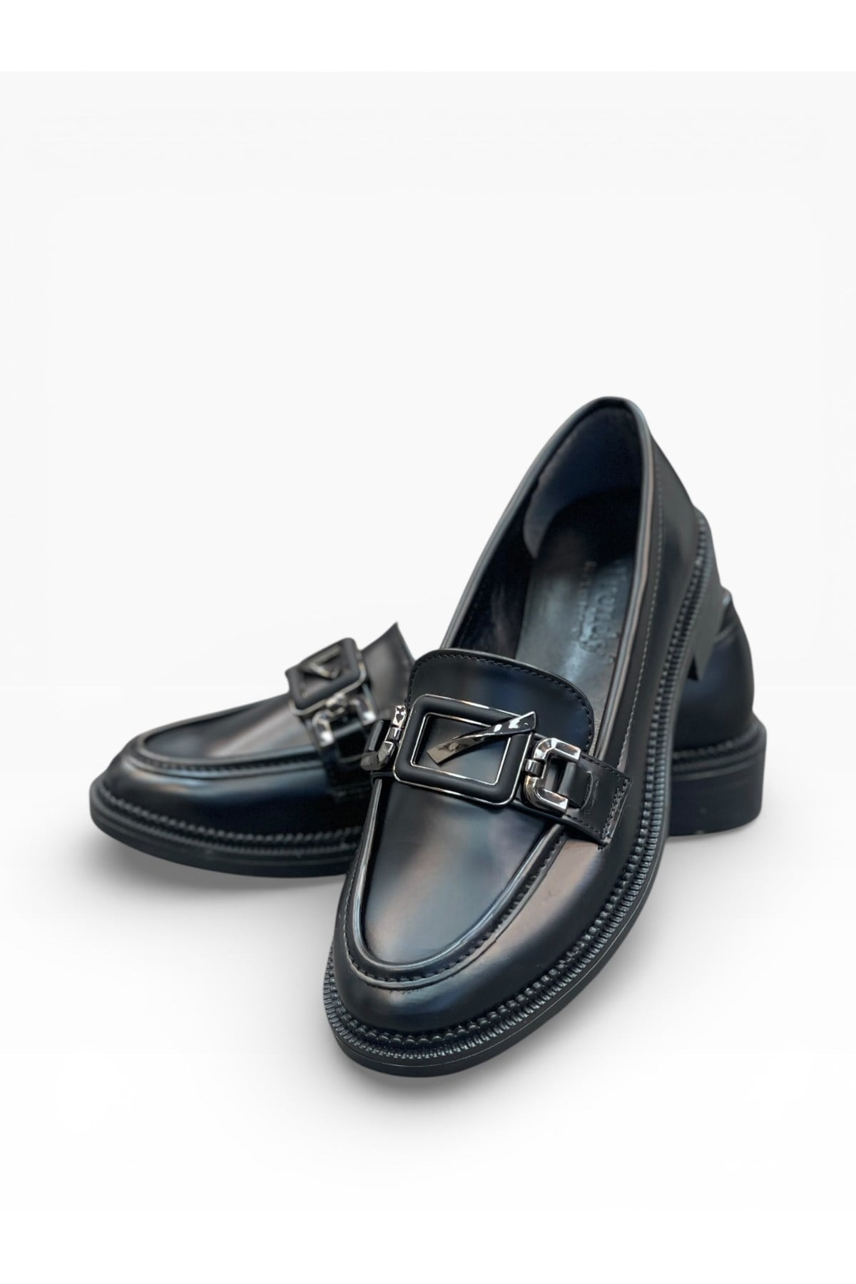 Kadın Loafer Ortopedik Tabanlı Metal Aksesuarlı