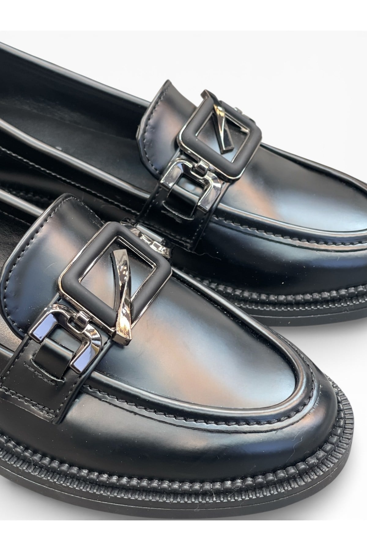 Kadın Loafer Ortopedik Tabanlı Metal Aksesuarlı